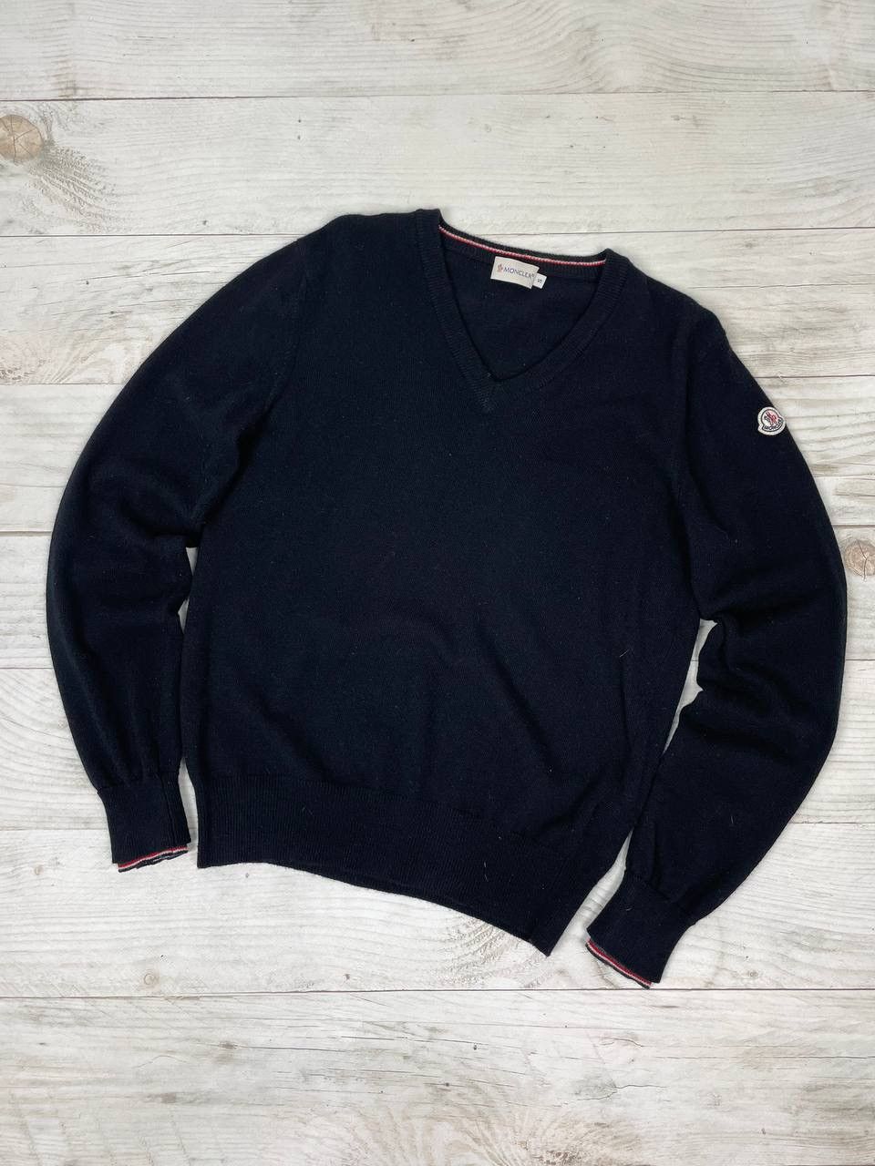 Moncler v neck jumper shop