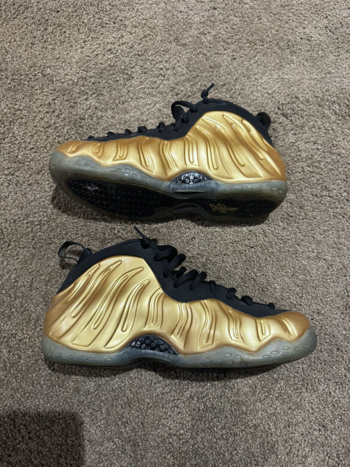 Nike Nike Foamposite Gold Metallic Size US 9.5 / EU 42-43 - 2 Thumbnail