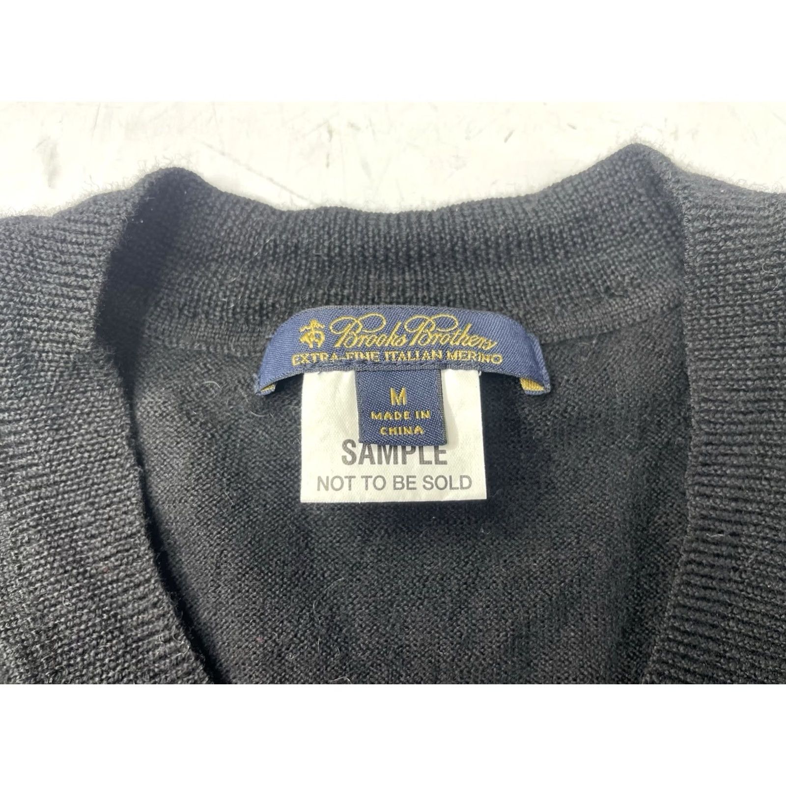 Brooks Brothers Brooks Brothers Womens M Black Merino Wool V Neck Sweater Size M / US 6-8 / IT 42-44 - 3 Thumbnail