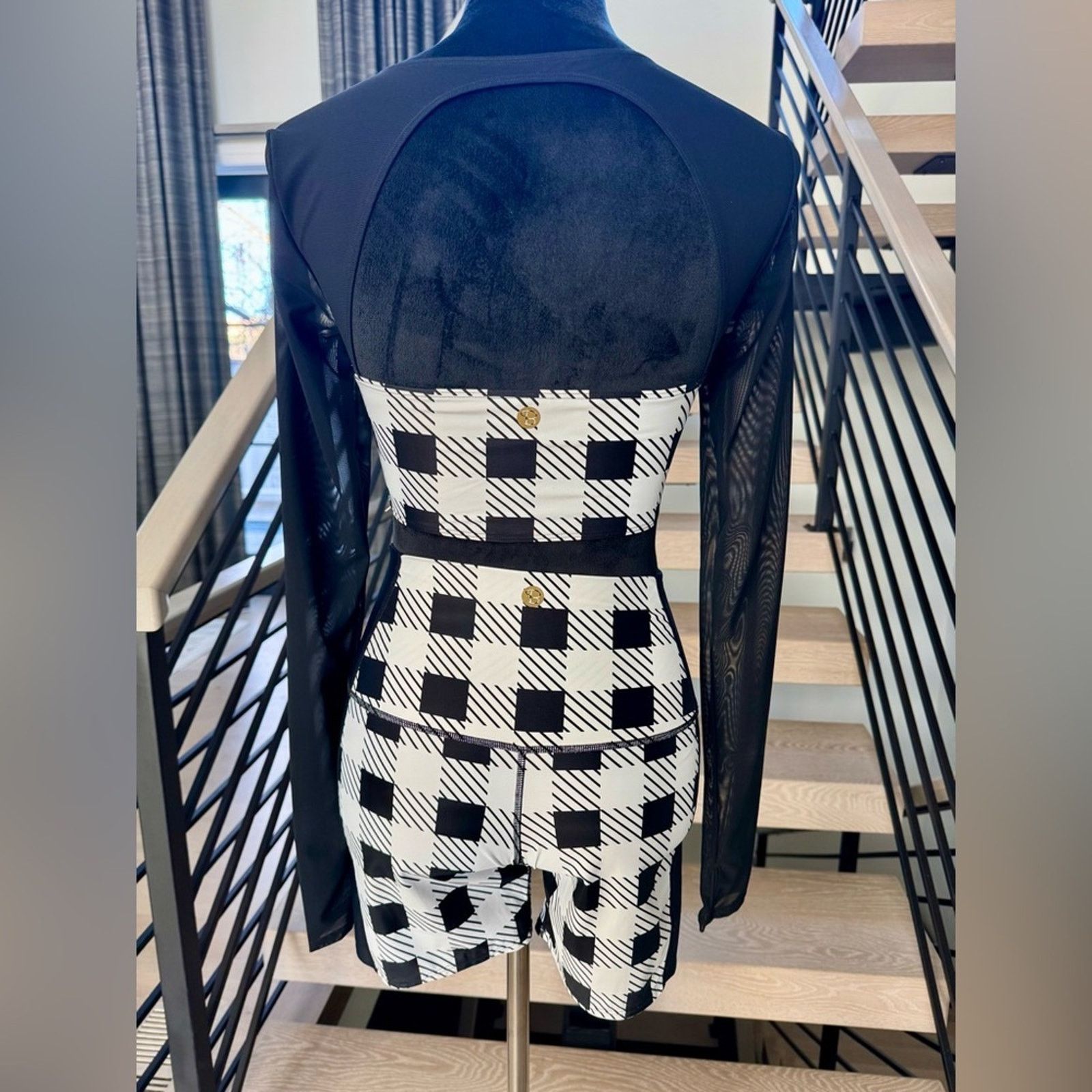 Other Stylish Black and White Checkered top with biker shorts XS Size 25" / US 0 / IT 36 - 4 Thumbnail