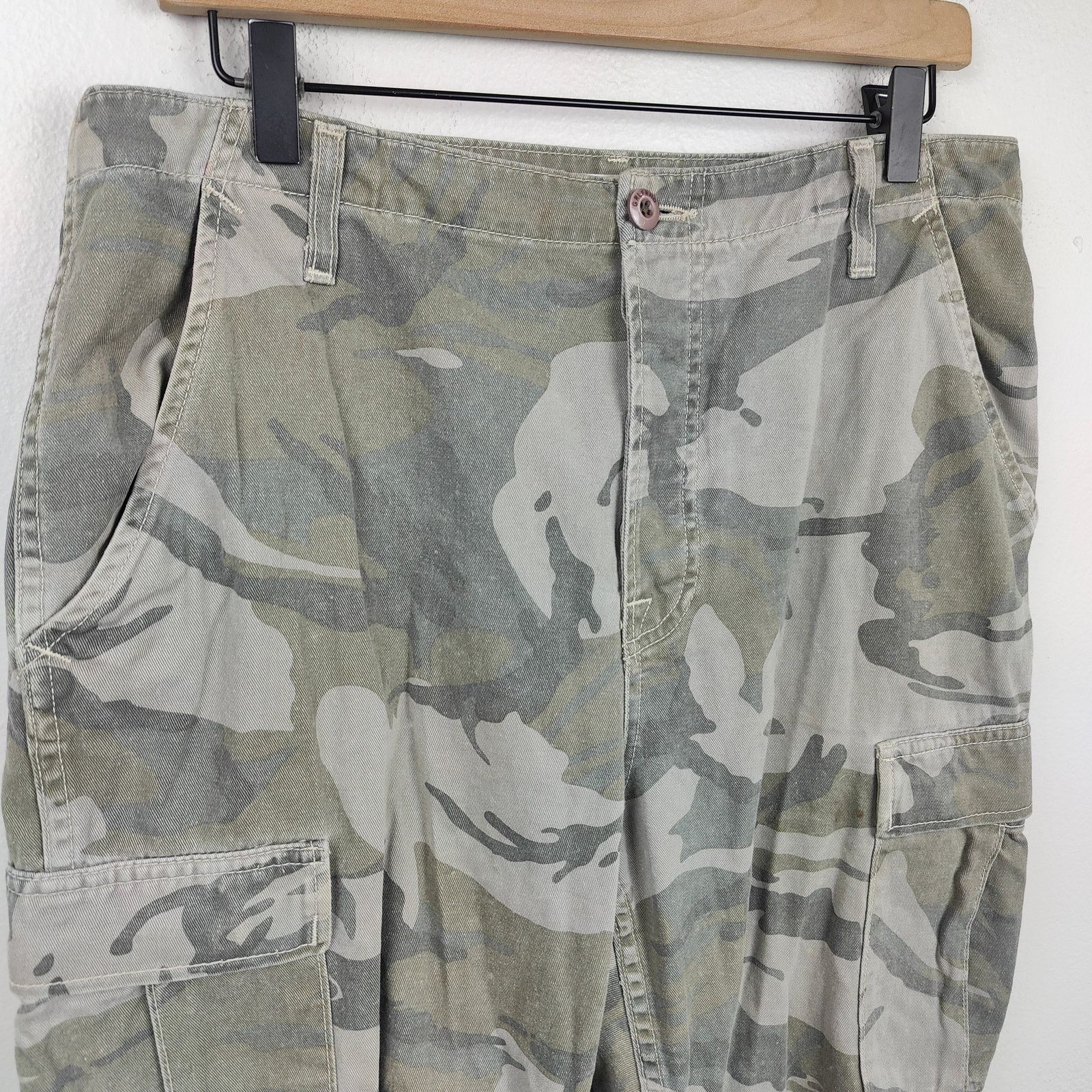 GRLFRND Grlfrnd Maxwell Cargo Pants Womens 30 Renegade Green Camo Size 30" / US 8 / IT 44 - 2 Thumbnail