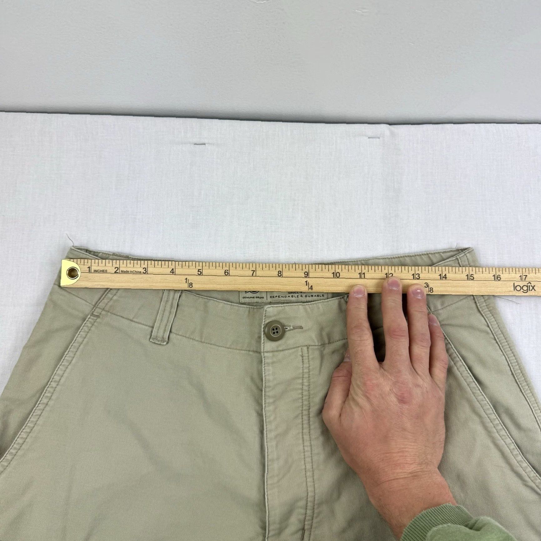 American Eagle Outfitters VINTAGE American Eagle Cargo Shorts Adult 31 Khaki Grunge Y2K Phone Pocket Relax Mens Size US 31 - 5 Thumbnail
