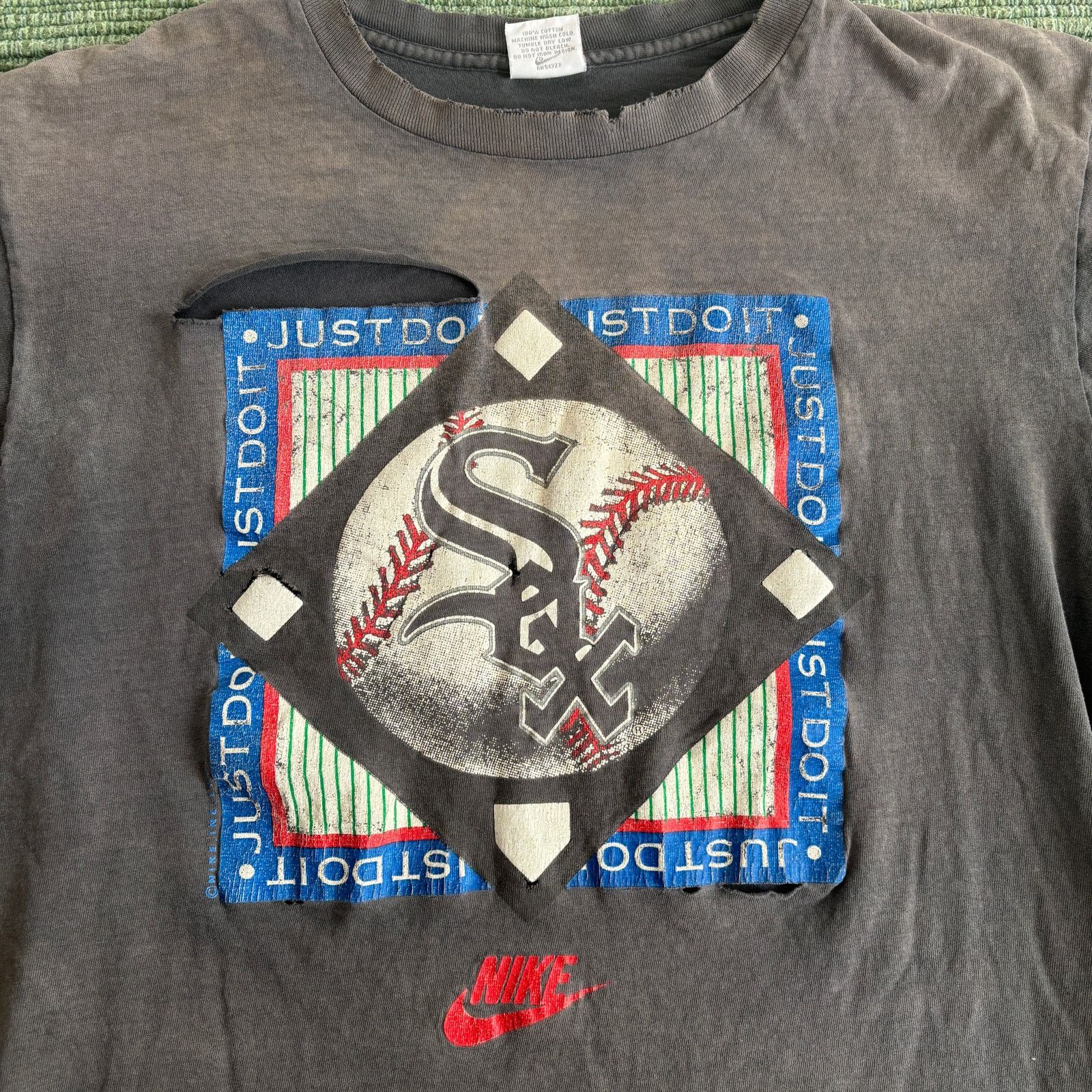 Nike × Vintage Vintage 1990s faded thrashed Nike Chicago White Sox tee Size US L / EU 52-54 / 3 - 2 Thumbnail