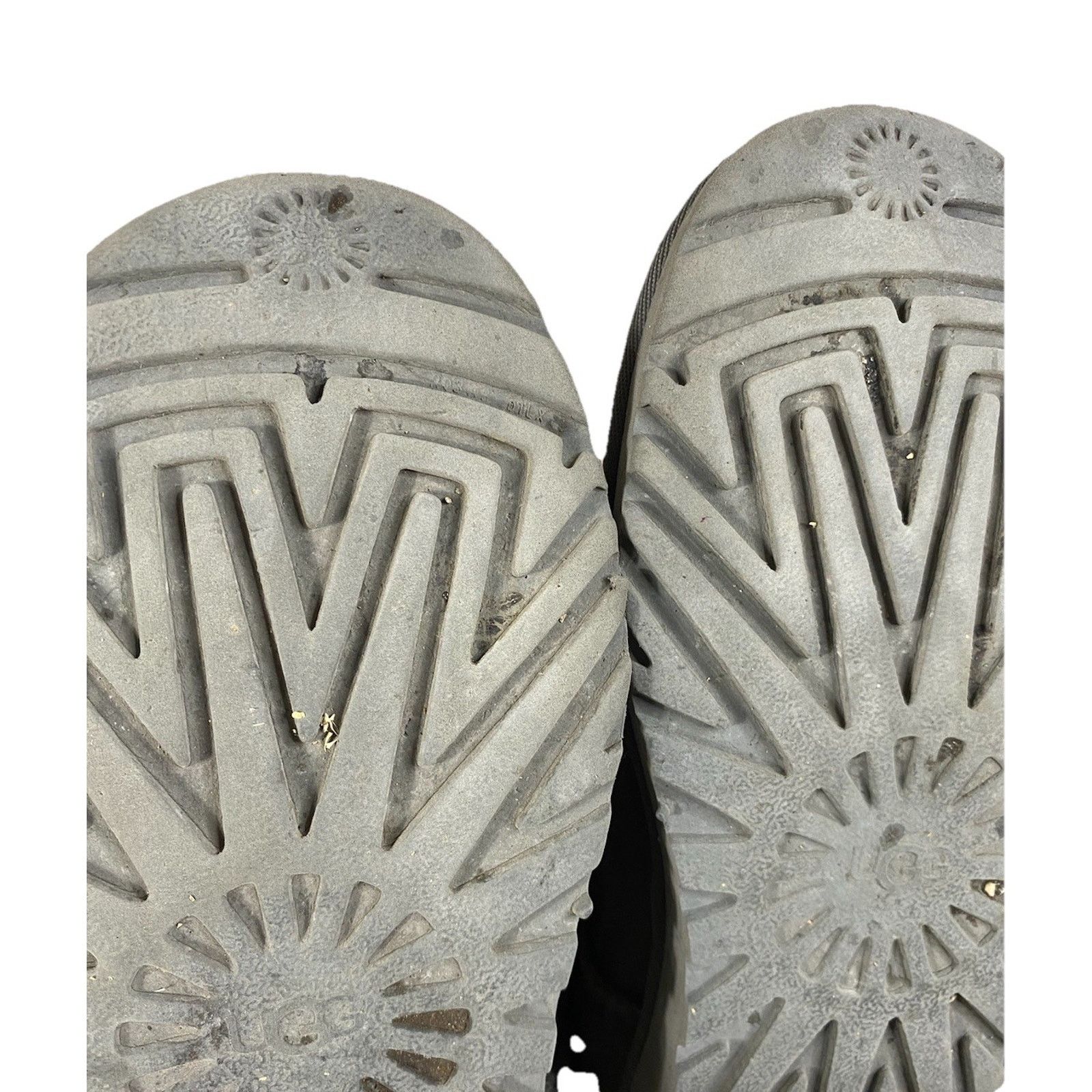 Ugg UGG Classic Short II Sz 8 Women’s Grey Sheepskin Winter Boo7 Size US 8 / IT 38 - 7 Thumbnail