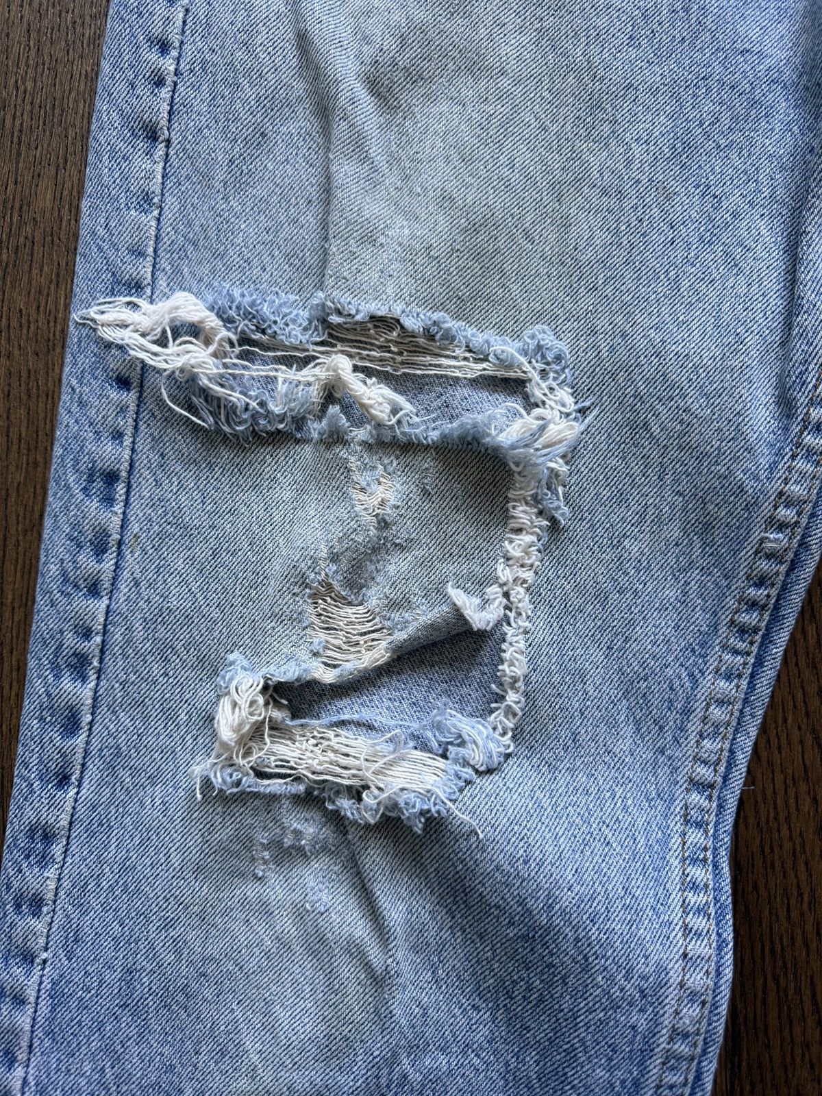 Vintage Vintage Levi's 505 Thrashed Denim Jeans Size US 36 / EU 52 - 6 Thumbnail