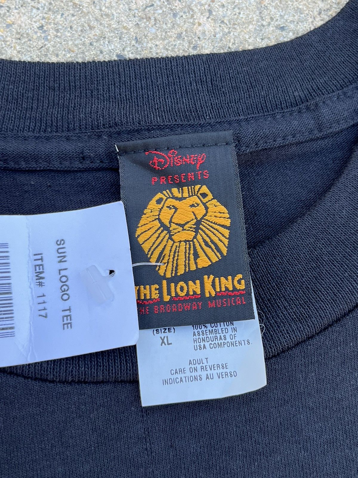 Disney VINTAGE 00’S THE LION KING MUSICAL DISNEY PRESENTS T-SHIRT Size US XL / EU 56 / 4 - 9 Thumbnail