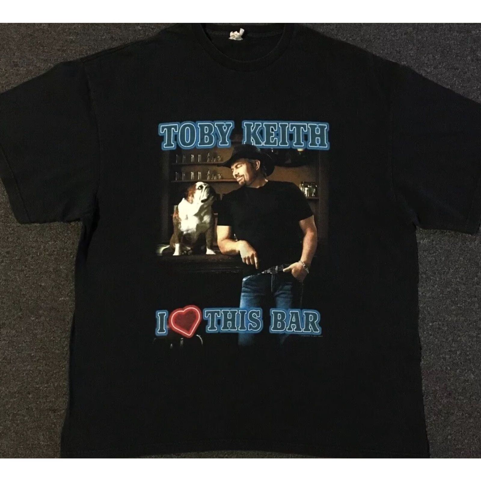 Vintage VINTAGE Toby Keith I Love This Bar Faded Shirt 2XL Black Concert Tour 90s Grunge Rock Western Music Mens T-Shirt Size US XXL / EU 58 / 5 - 2 Thumbnail