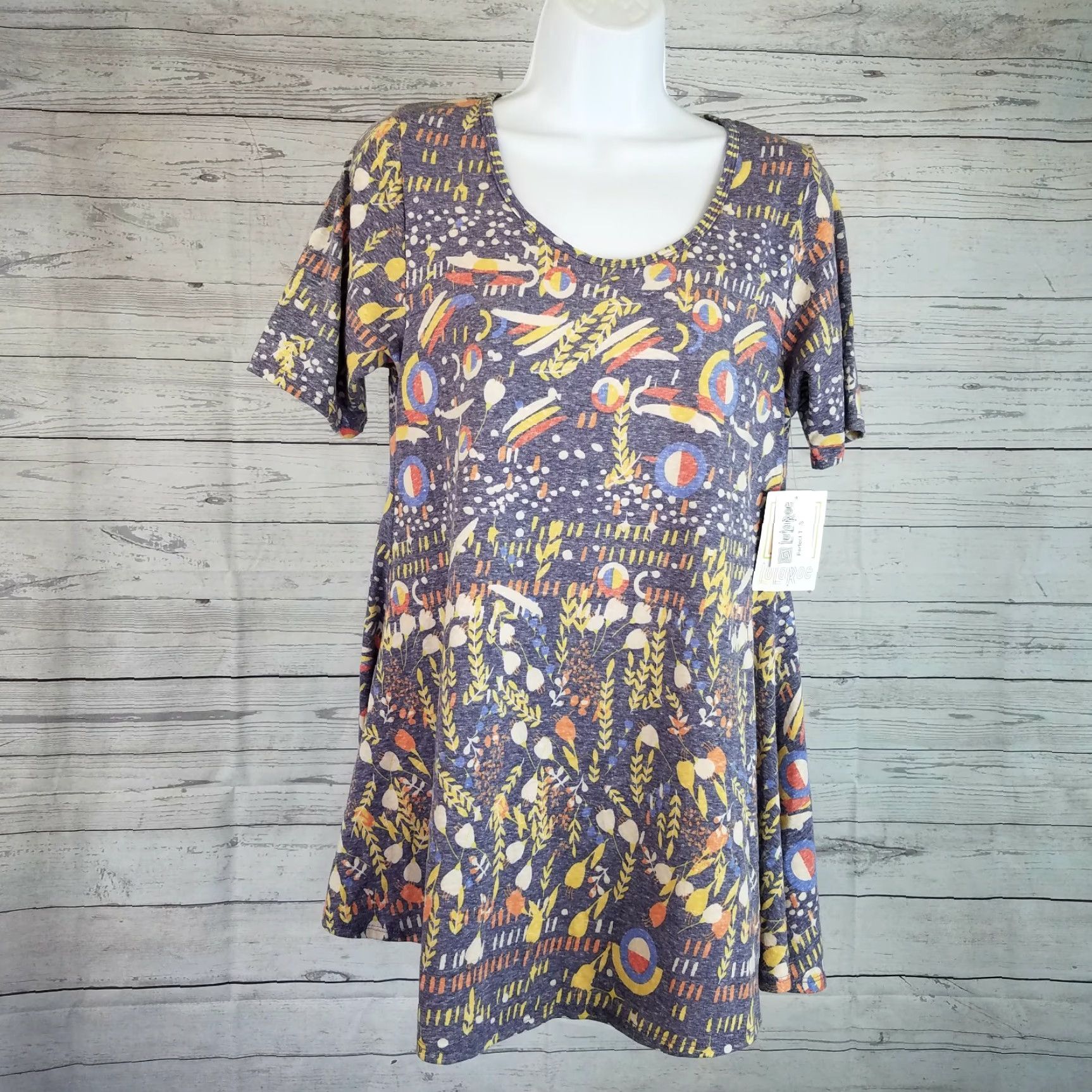Vintage LuLaRoe Perfect T Shirt Womens Small Blue Floral Short Sleeve Cotton Blend Size 28" / US 6 / IT 42 - 2 Thumbnail