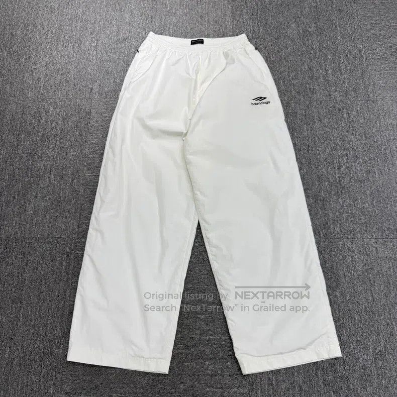 Balenciaga Balenciaga size S 3B embroidered letter sweatpants Size US 27 - 1 Thumbnail
