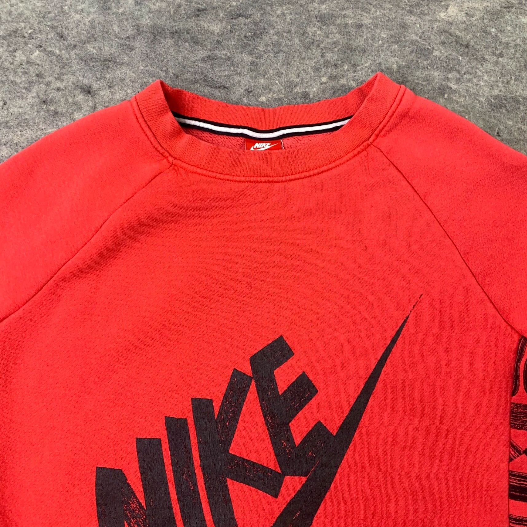 Nike Nike Sweatshirt Men Small Red Long Sleeve Pockets Painted Swoosh Geometric Size US S / EU 44-46 / 1 - 3 Thumbnail