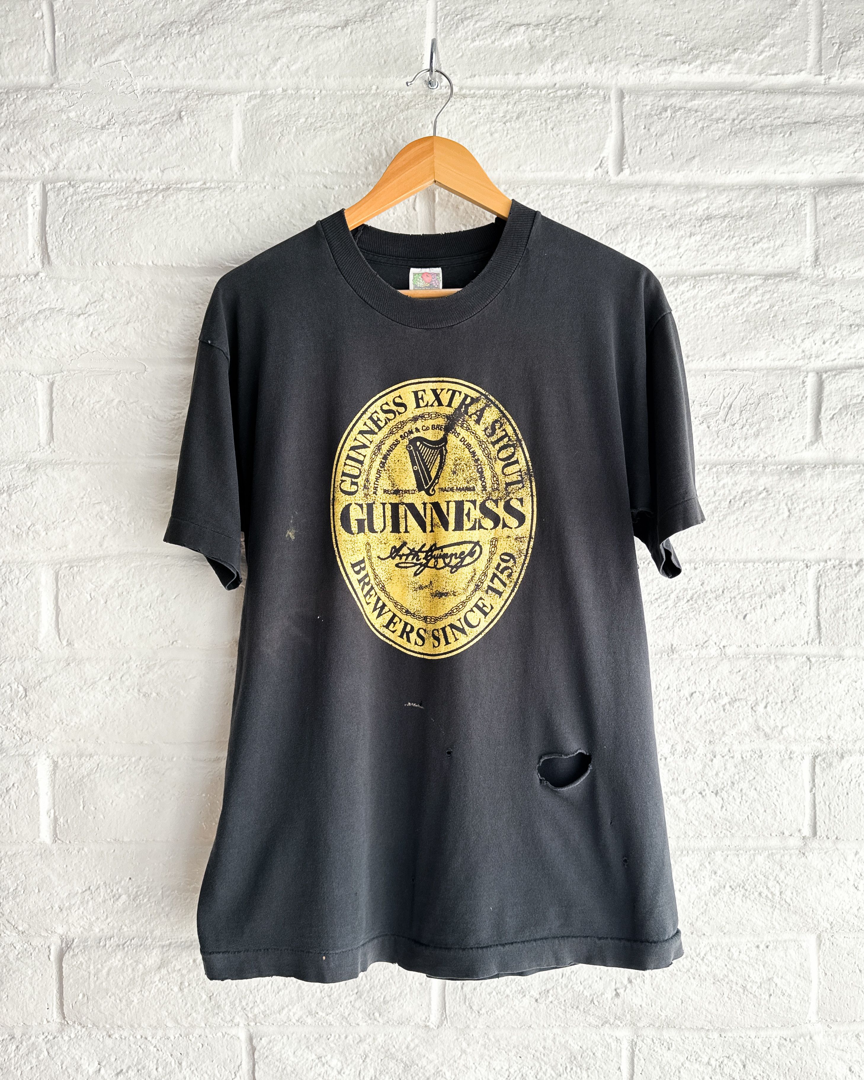 Vintage Vintage 90s Guinness Beer T Shirt Thrashed Faded Distressed Size US L / EU 52-54 / 3 - 1 Thumbnail
