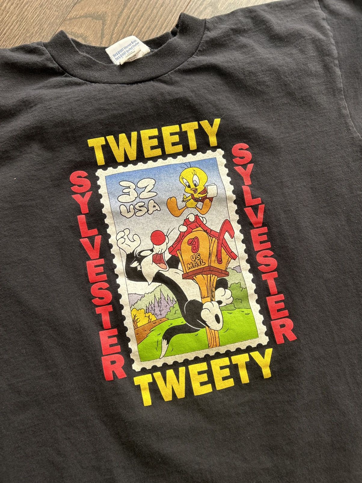 Vintage × Warner Bros Vintage 1997 Looney Tunes Rare Postal Service Edition Size US S / EU 44-46 / 1 - 3 Thumbnail