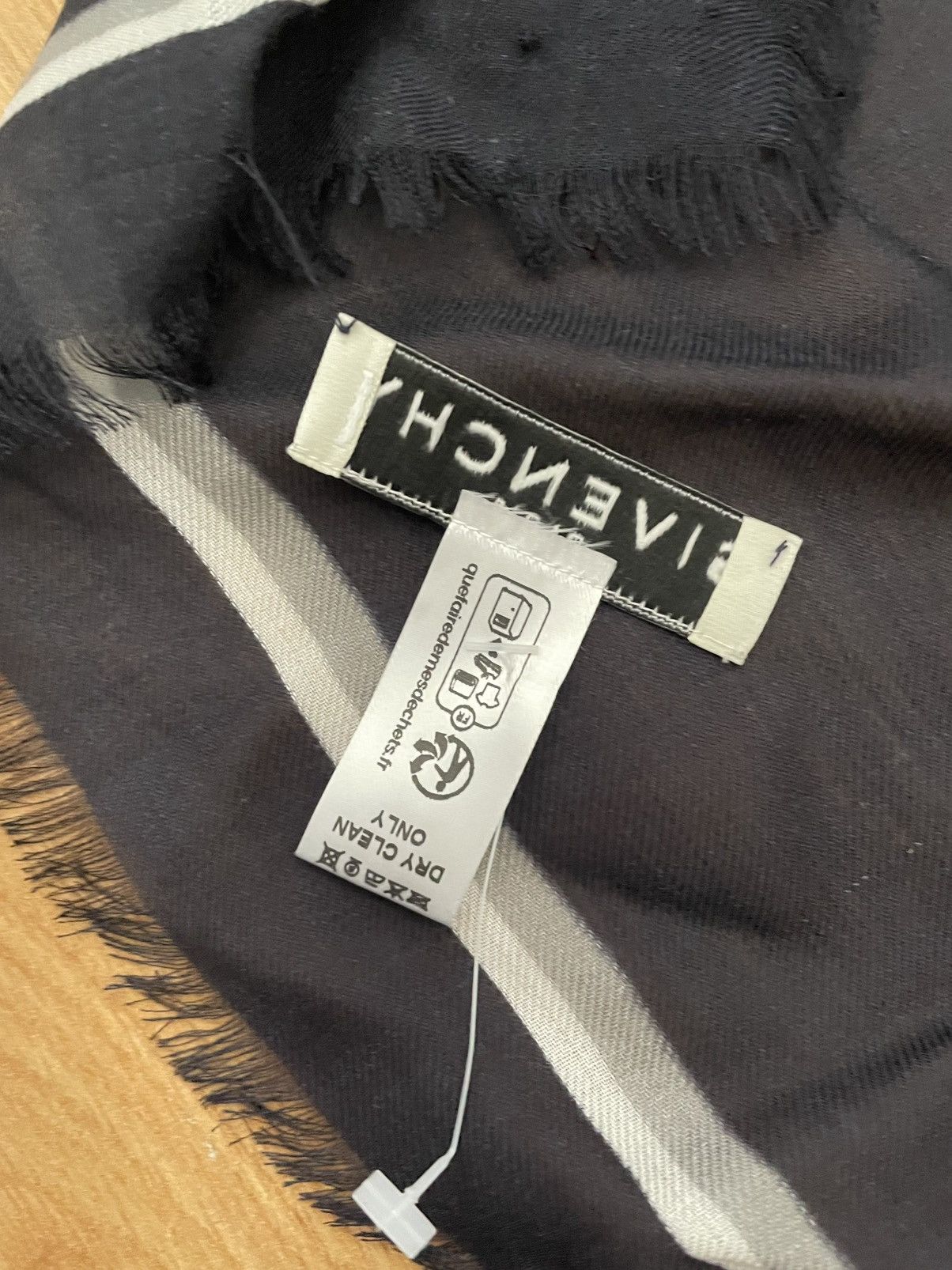 Givenchy Givenchy Paris scarf by Matthew M. Williams Size ONE SIZE - 4 Thumbnail