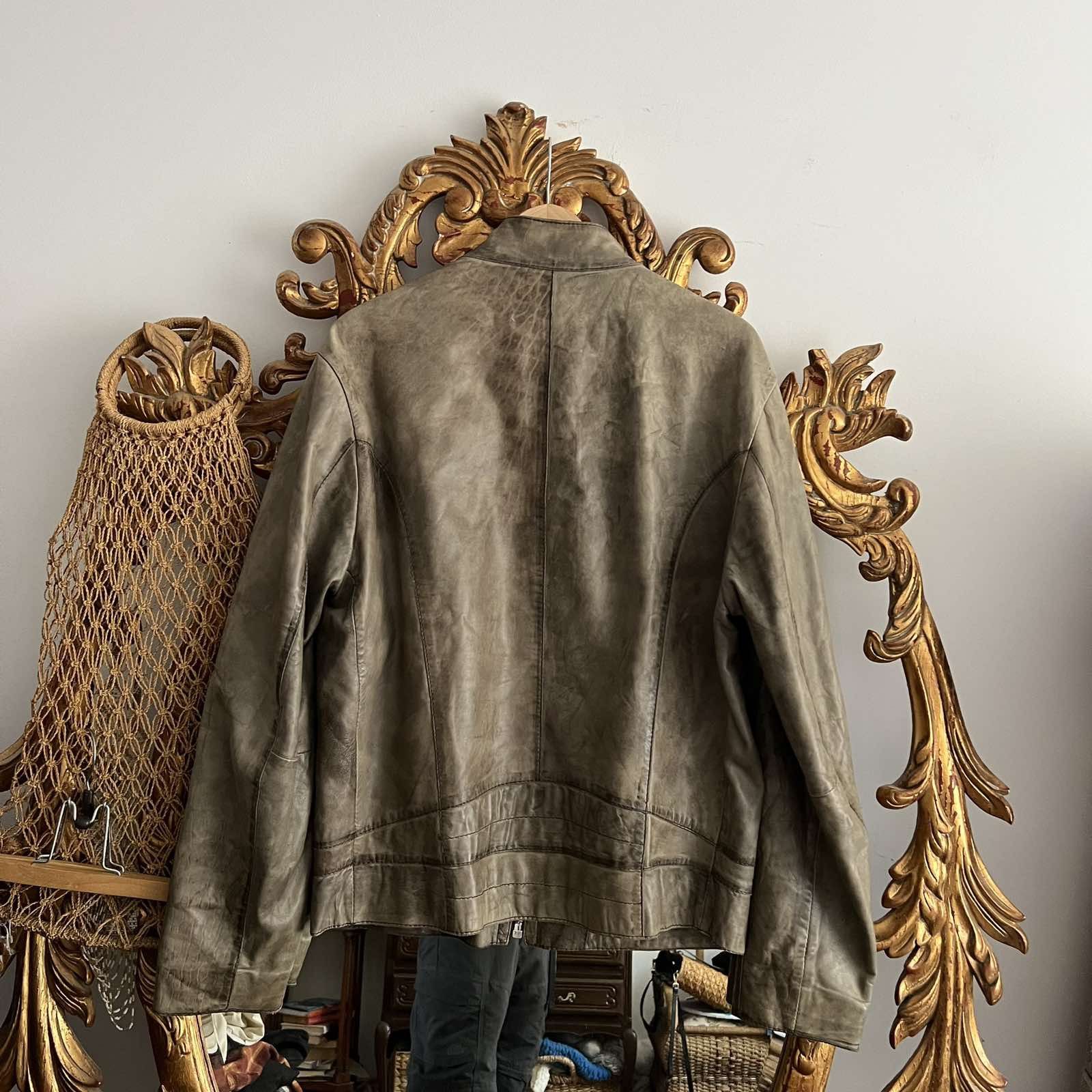 Hugo Boss Vintage Hugo Boss native leather jacket Size US L / EU 52-54 / 3 - 2 Thumbnail