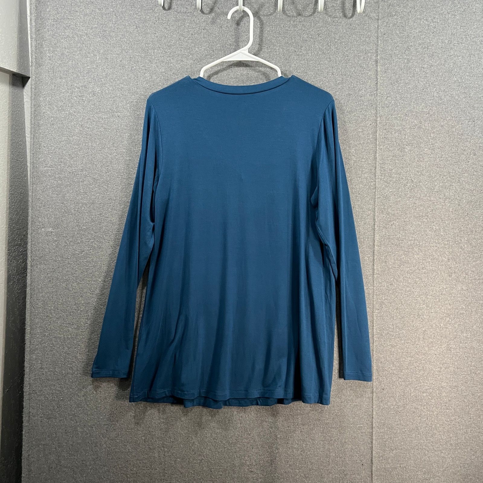 Other Susan Graver Lifestyle Ree. Sra Knit VNeck Long Sleeve Size S / US 4 / IT 40 - 2 Thumbnail