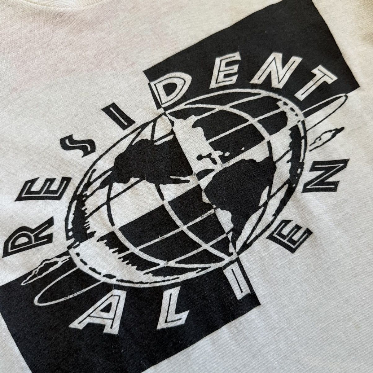 Vintage Vintage Resident Alien Rap Tee- Dew Doo Man Records Size US L / EU 52-54 / 3 - 5 Thumbnail