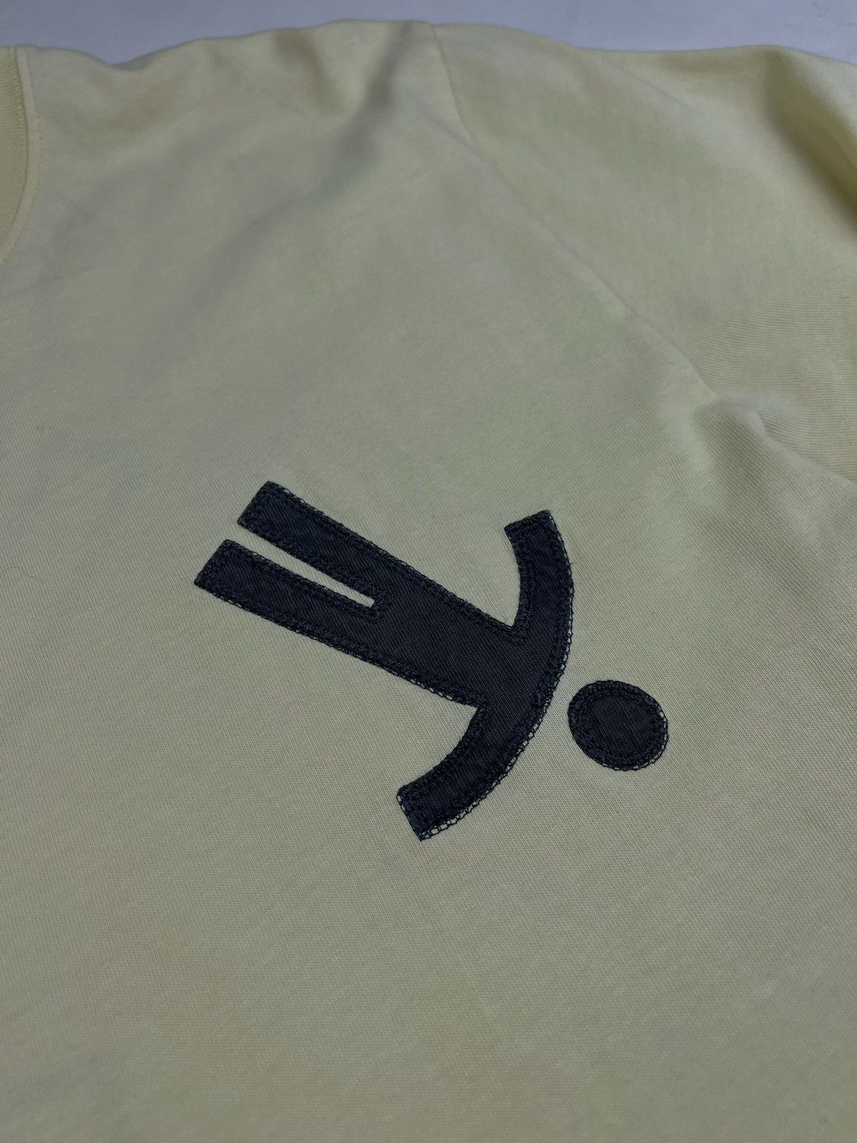 Vintage Unknown Brand T-Shirt Vintage Y2K USA twolegs designer Size US M / EU 48-50 / 2 - 9 Thumbnail