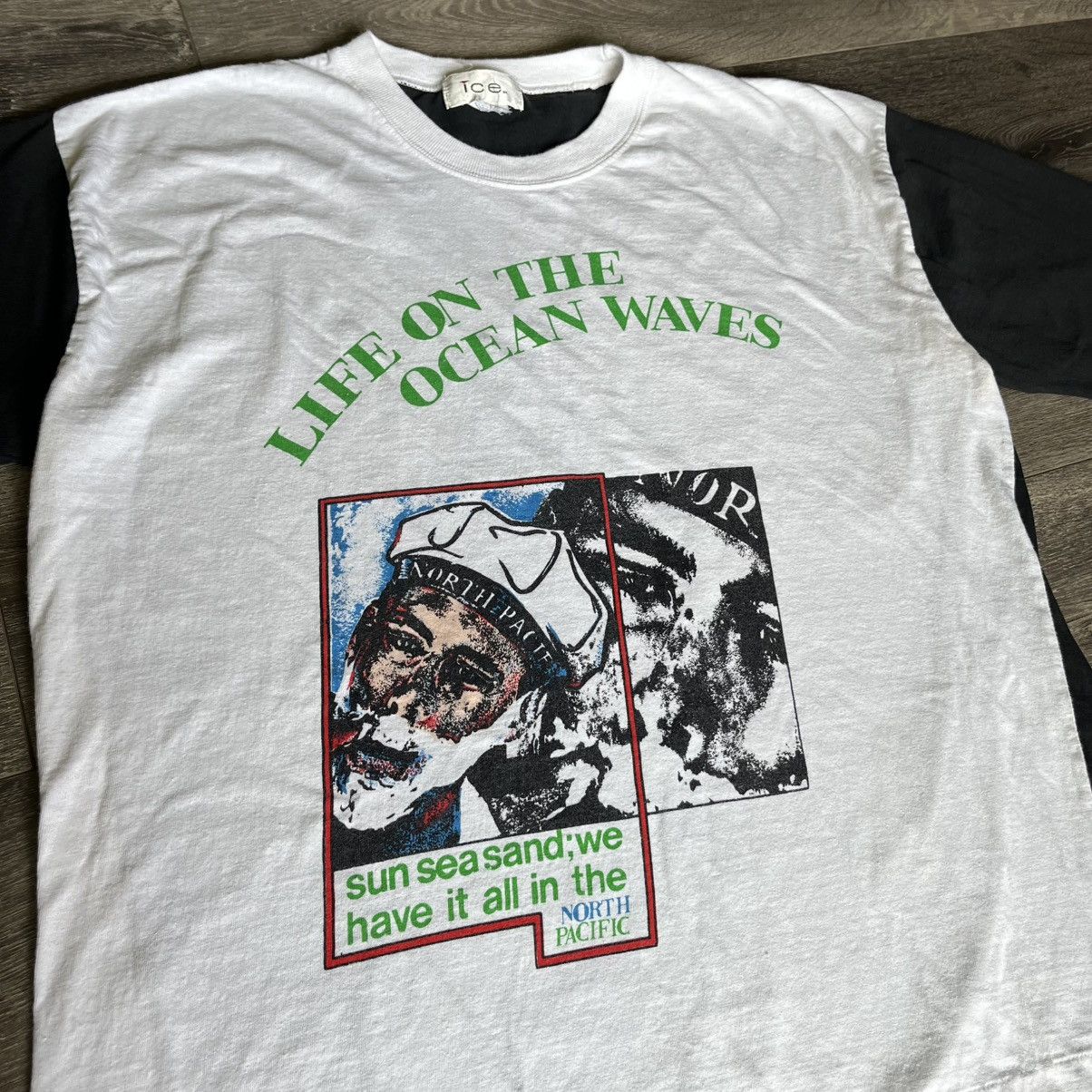 Vintage Vintage 1990s Life on the Ocean Waves 2 Tone Graphic T Shirt Size US L / EU 52-54 / 3 - 4 Thumbnail