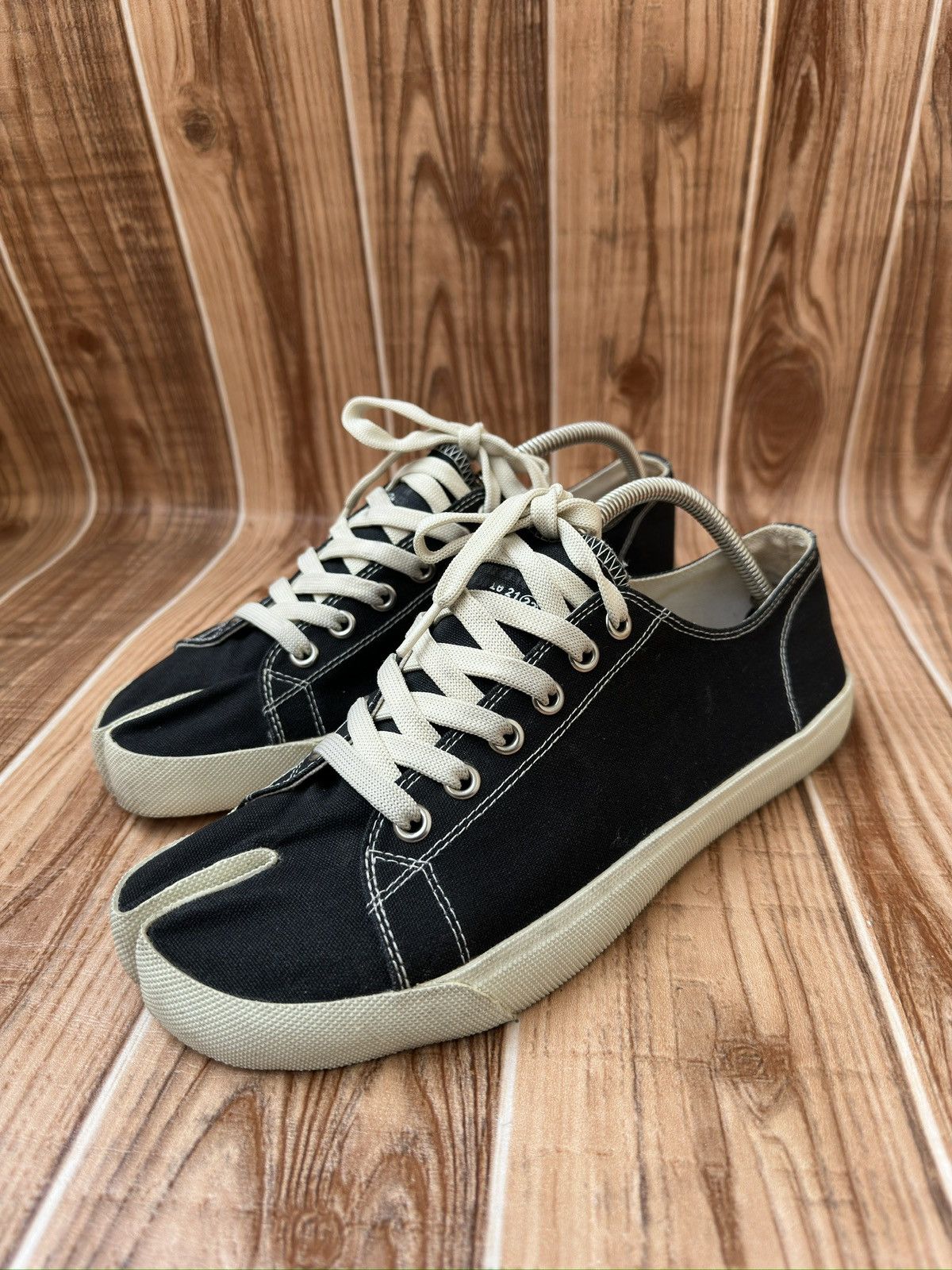 Maison Margiela Maison Margiela Canvas 'Tabi' Lowtops Size US 10 / EU 43 - 4 Thumbnail