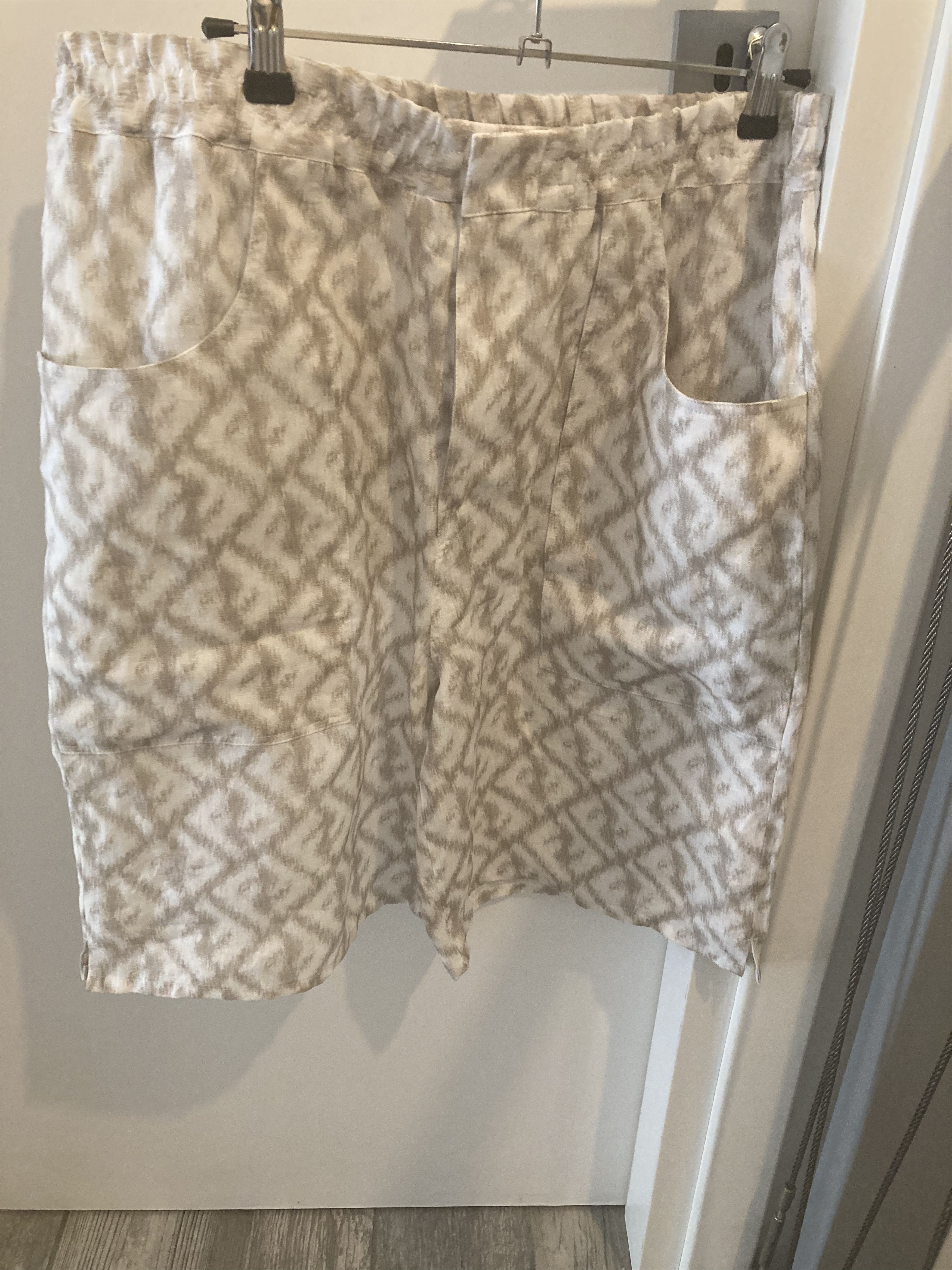 Fendi Fendi monogram shorts 100% linen Size US 32 / EU 48 - 1 Thumbnail