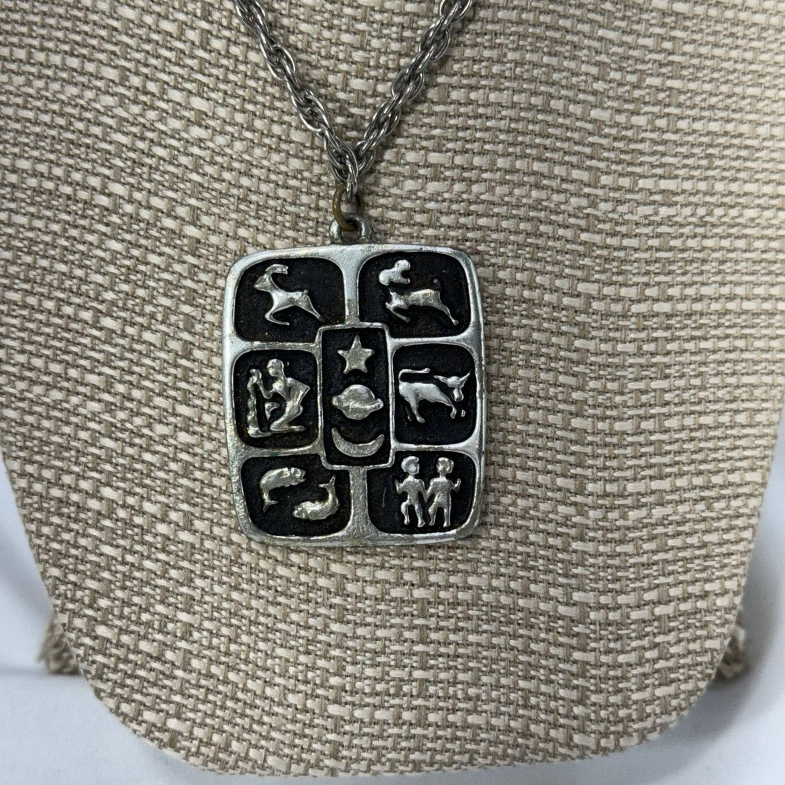 NBDN Nobrandedon VTG double sided pewter Zodiac pendant Size ONE SIZE - 5 Thumbnail