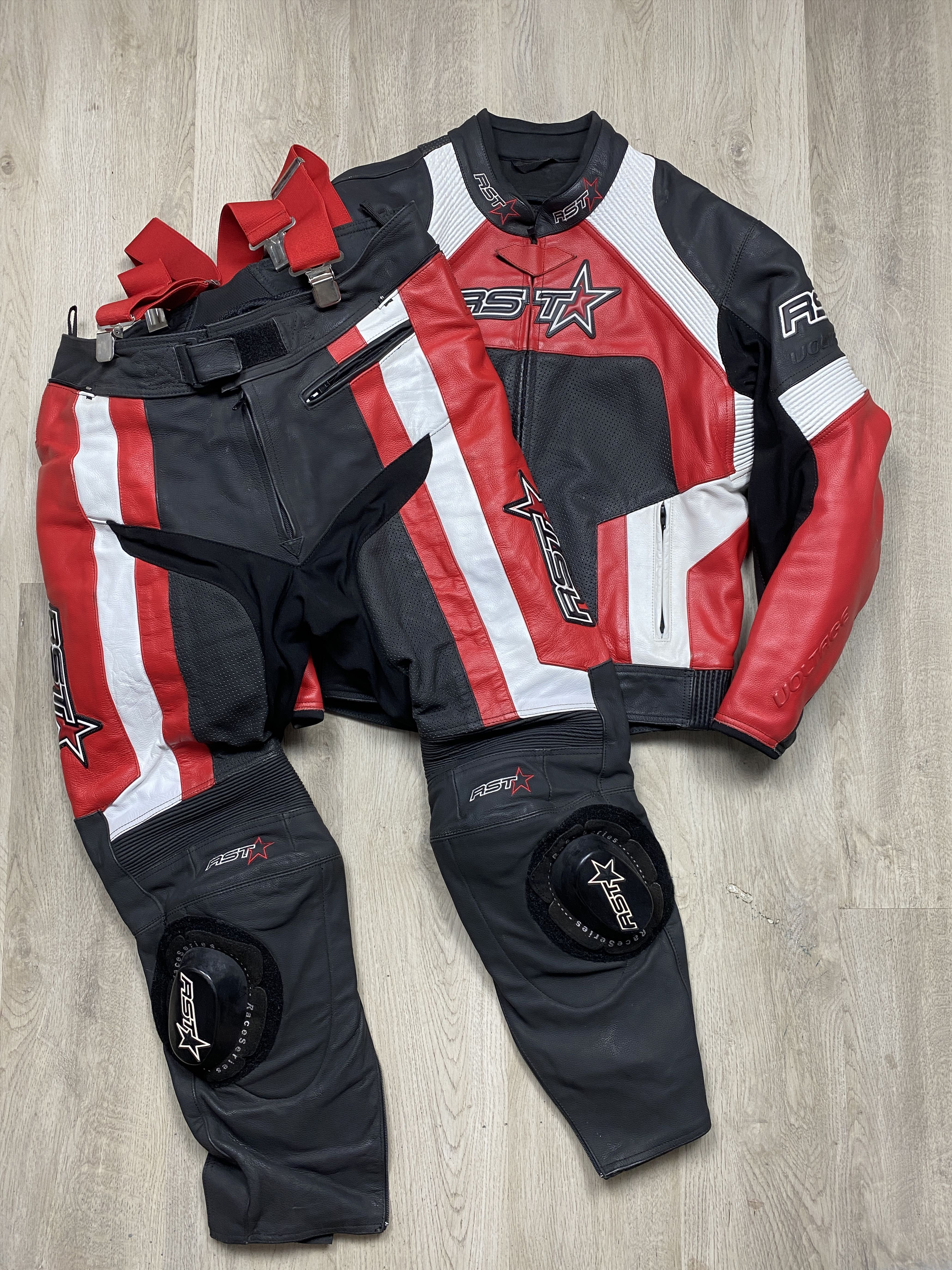Genuine Leather RST Moto Leather Jacket + Pants Racing Suit Overall Size US M / EU 48-50 / 2 - 1 Thumbnail