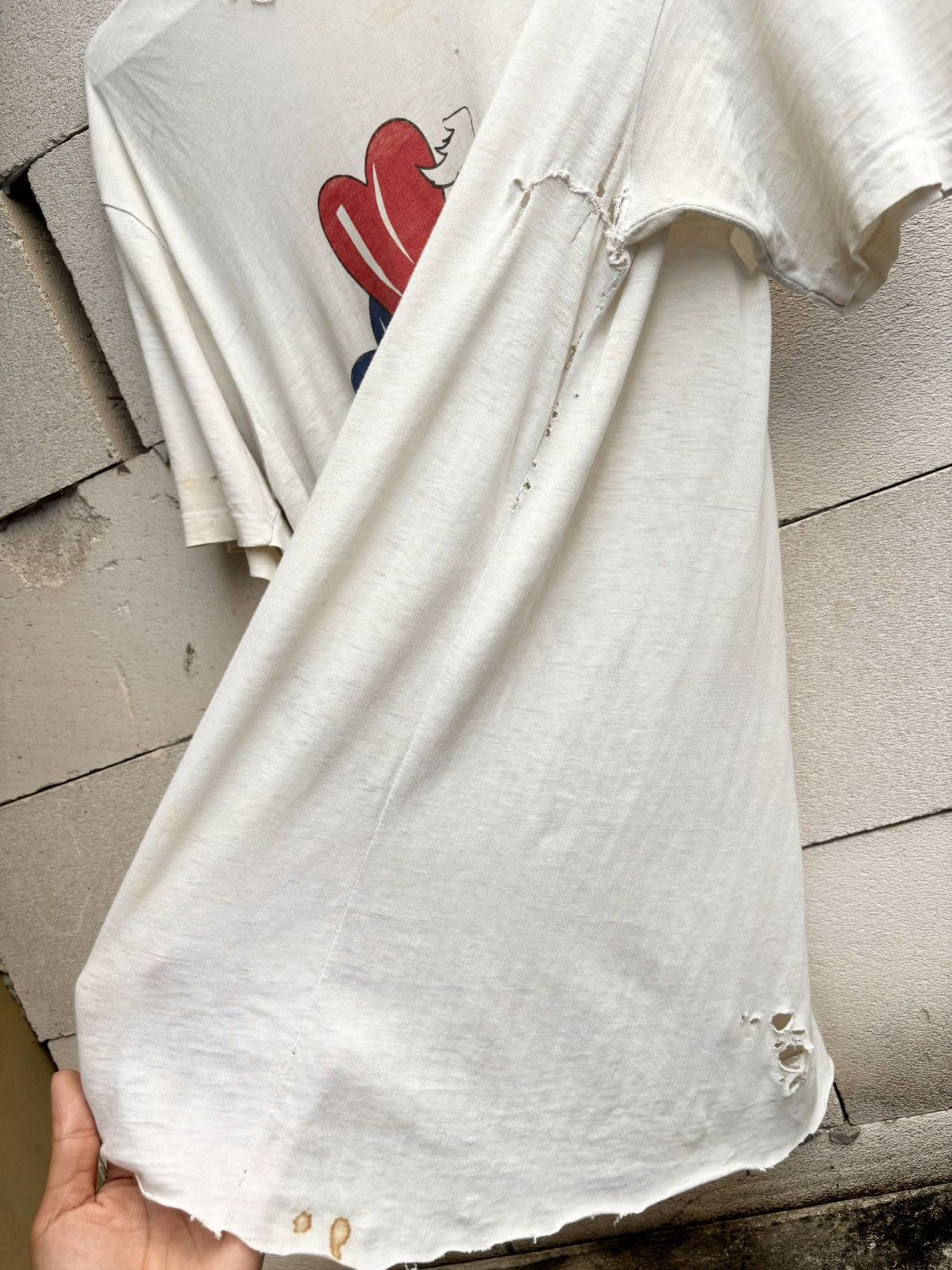 Vintage Thrashed EVERYBODY LOVES SOMEBUNNY T Shirt Distressed ERD Size US L / EU 52-54 / 3 - 12 Thumbnail