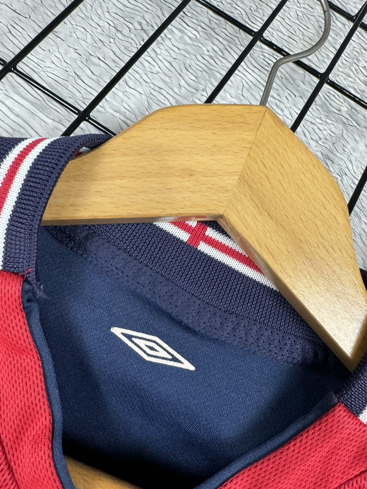 Umbro × Vintage 2002 England National Team Away Umbro Jersey Blokcore M sz Size US M / EU 48-50 / 2 - 6 Thumbnail