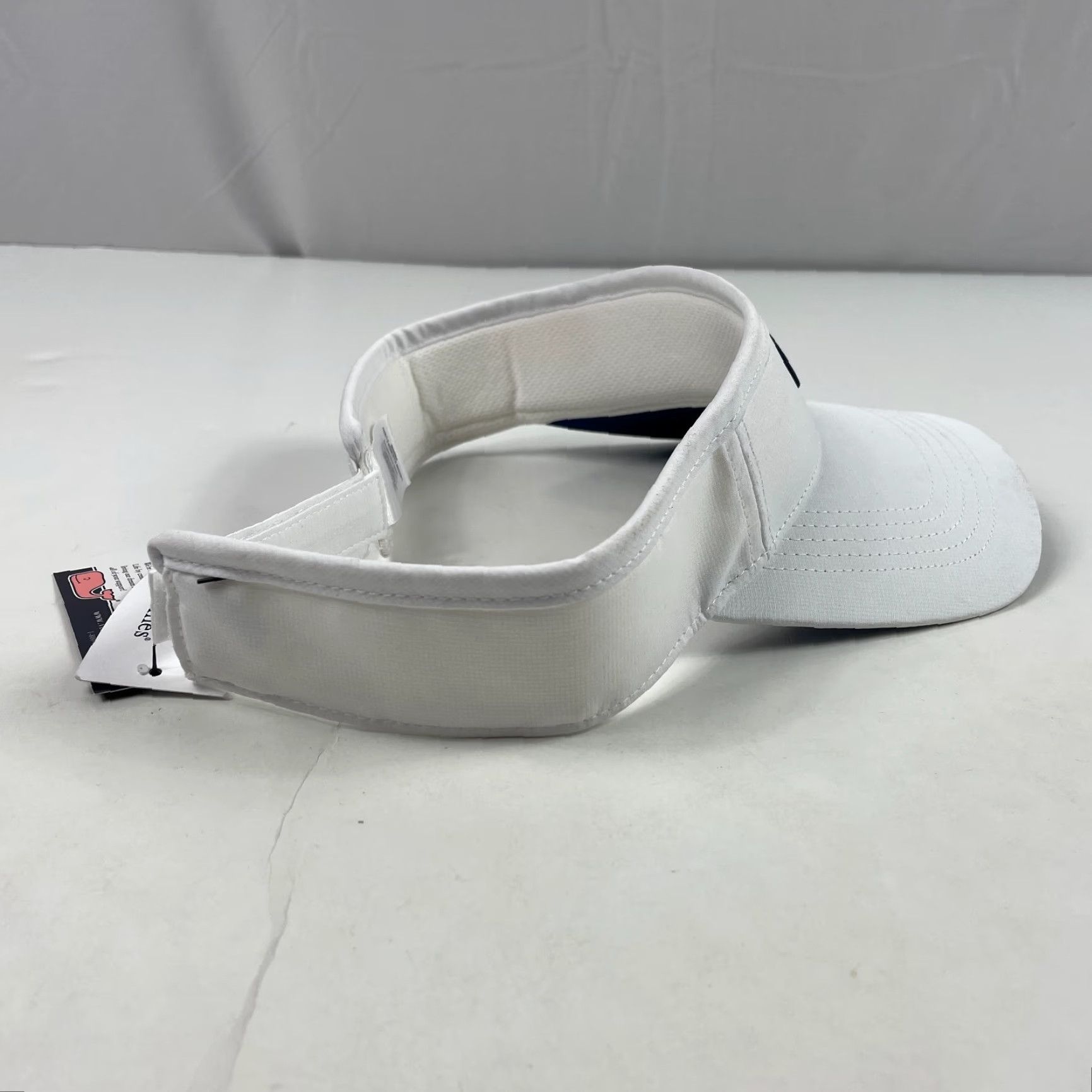 Vineyard Vines Vineyard Vines Hat Cap Visor Strap Back White USA Patriotic Tennis Golf Golfing Unisex Adults One Size White Visor Casual Outdoor Adjustable Size ONE SIZE - 6 Thumbnail