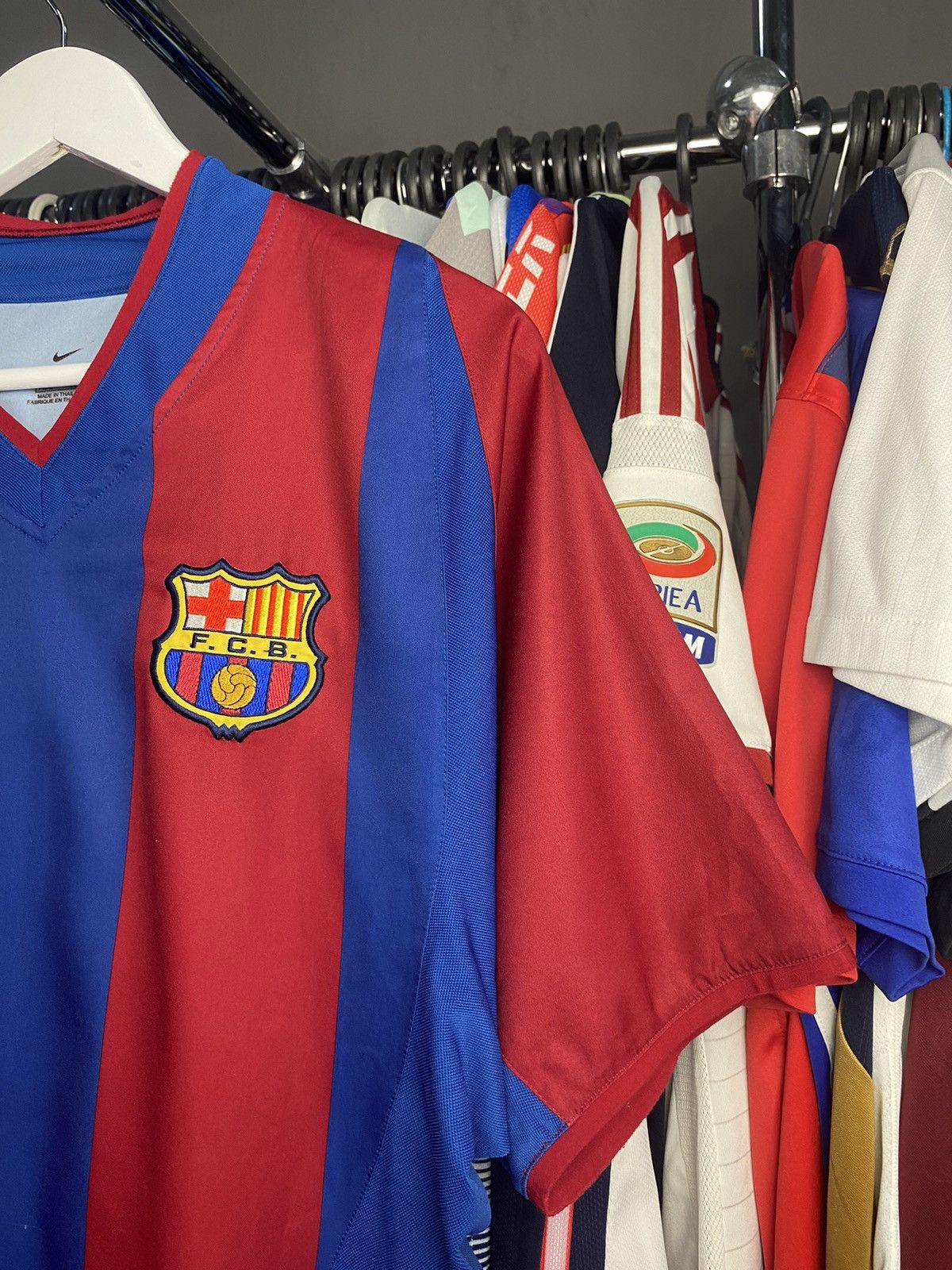 Nike 2002-03 NIKE BARCELONA #10 RONALDINHO HOME FOOTBALL SHIRT Size US M / EU 48-50 / 2 - 4 Thumbnail