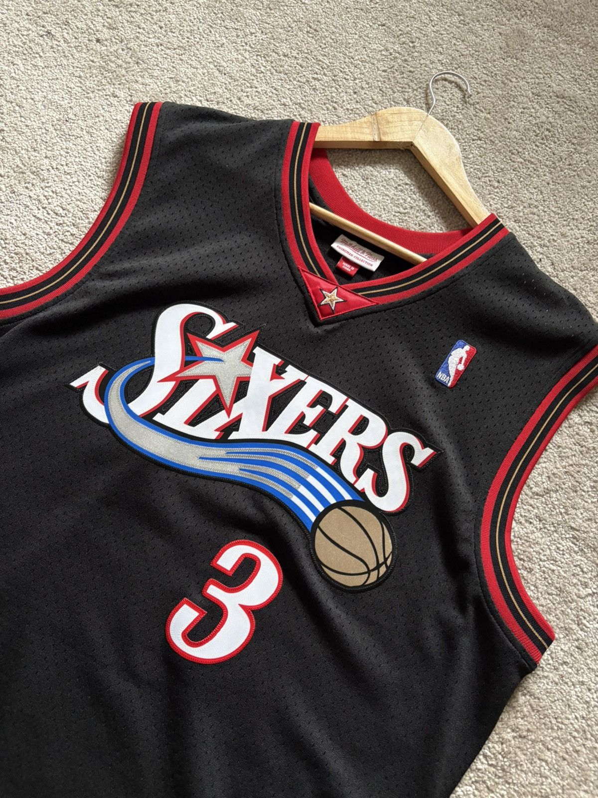 Mitchell & Ness Mitchell & Ness Allen Iverson 76ers 2000-01 Jersey - Size L Size US L / EU 52-54 / 3 - 2 Thumbnail