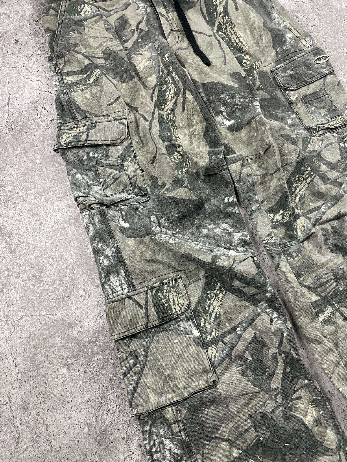 Japanese Brand × Vintage Vintage Cargo Camo Baggy Oversize Multi Pocket Pants Size US 30 / EU 46 - 2 Thumbnail