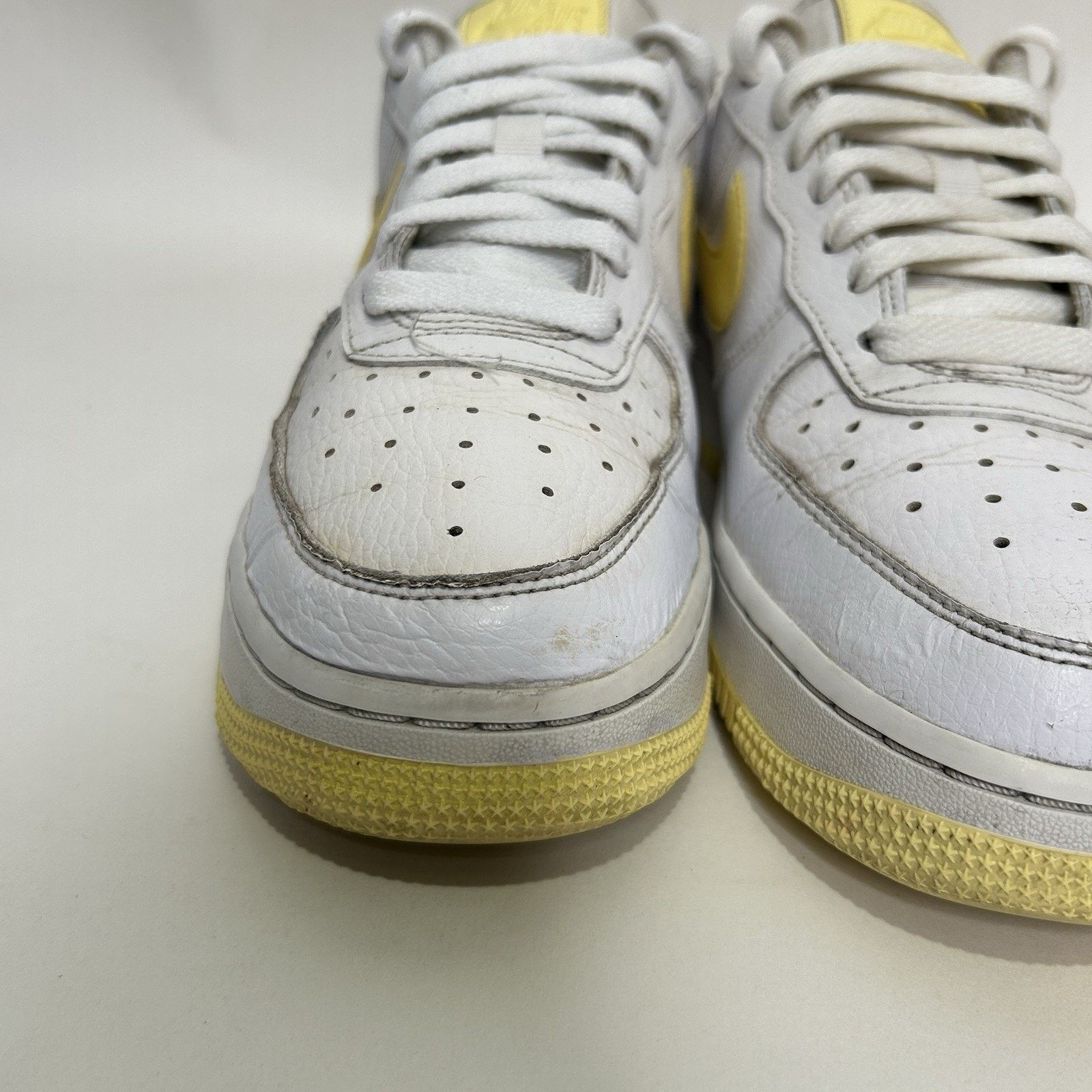Nike Nike Air Force 1 ‘07 WMNS “Bicycle Yellow White” Size US 7.5 / IT 37.5 - 9 Thumbnail