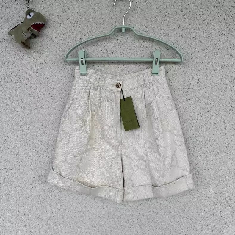 Gucci Gucci New white full-print metal logo shorts 2504-Nextarrow Size 25" / US 0 / IT 36 - 1 Thumbnail