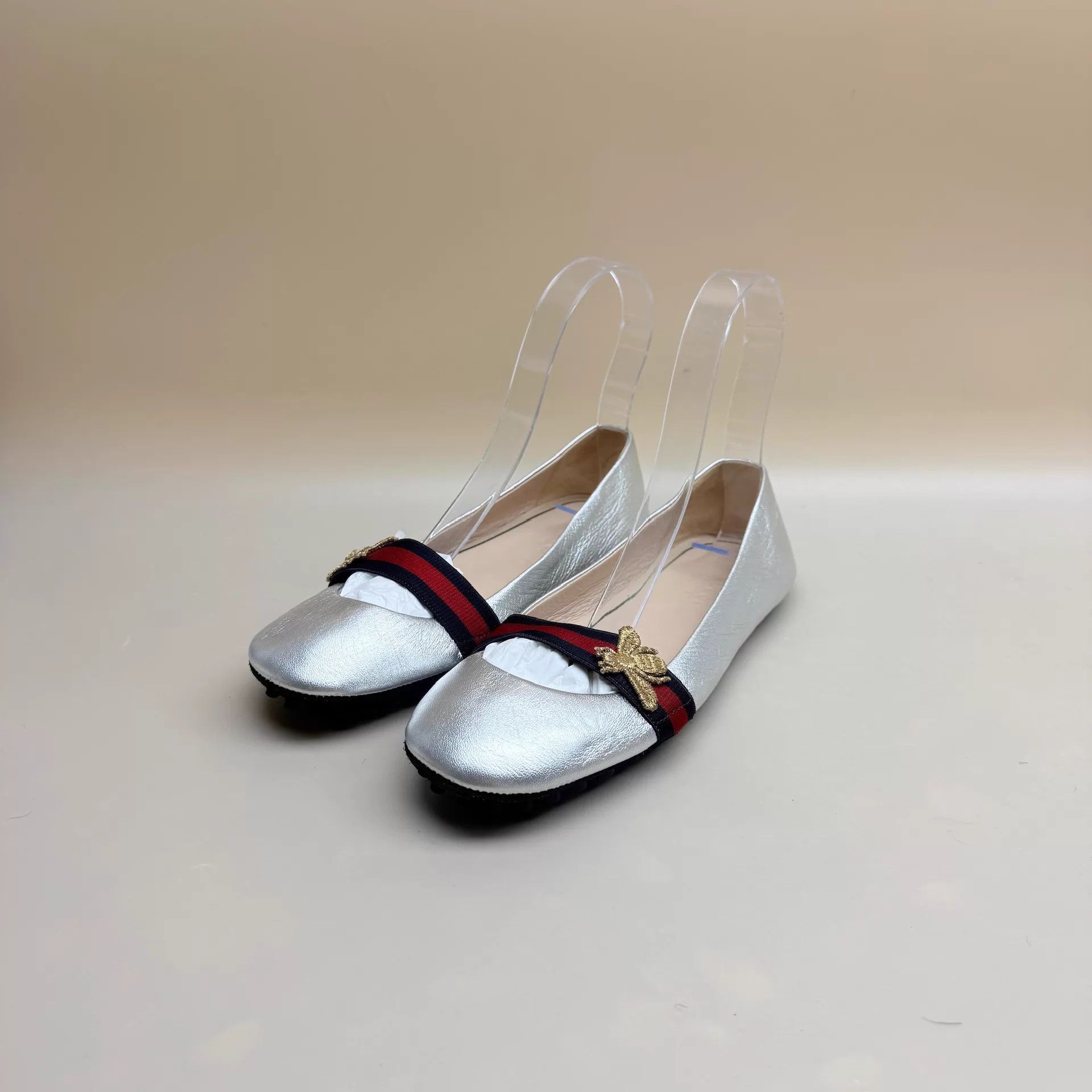 Gucci GUCCI Silver Bee Strap Low Heel EU 35.5 99 New Size US 5 / IT 35 - 1 Thumbnail