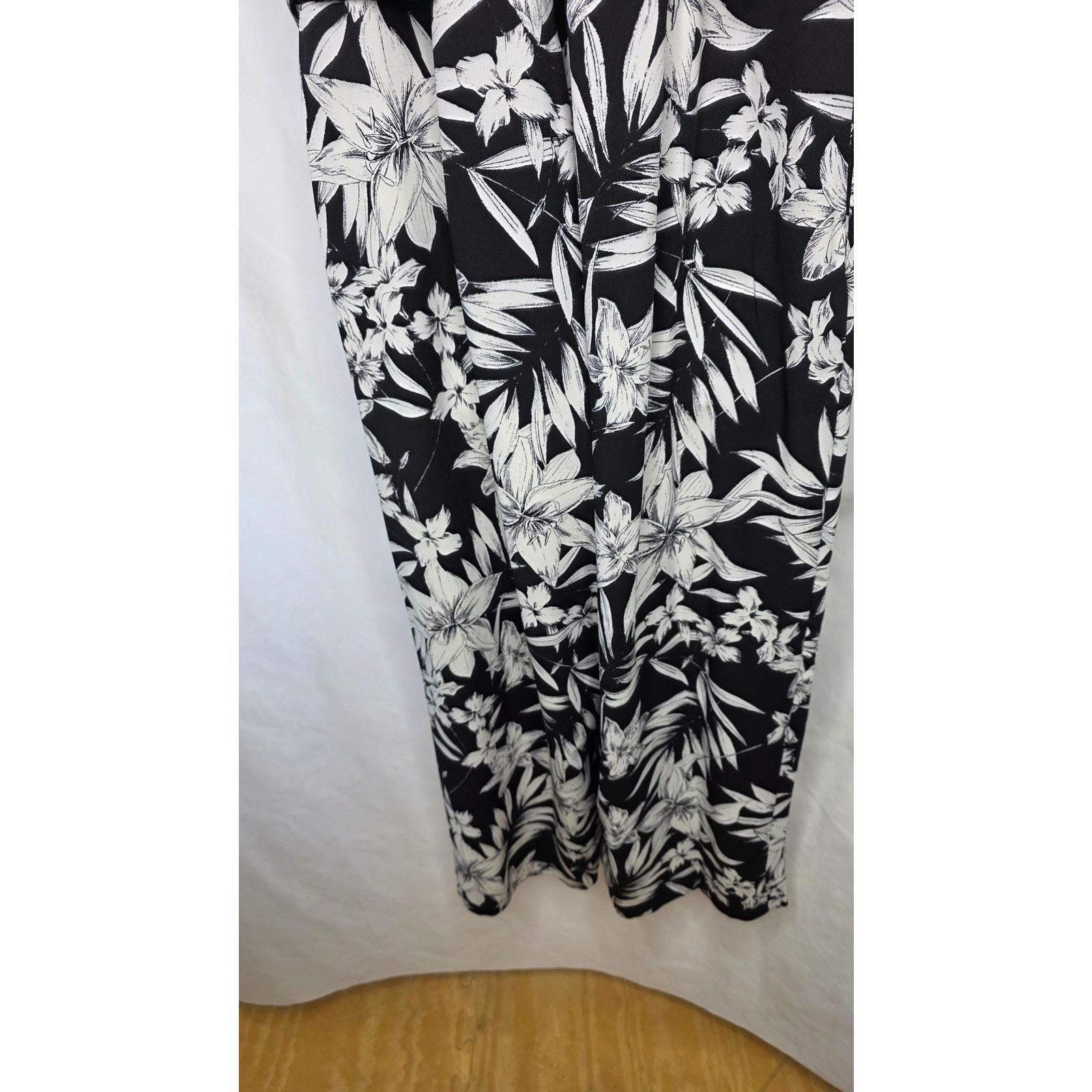 Other ECI Black & White Floral Cropped Wide Leg Pant Jumpsuit Size 28" / US 6 / IT 42 - 12 Thumbnail