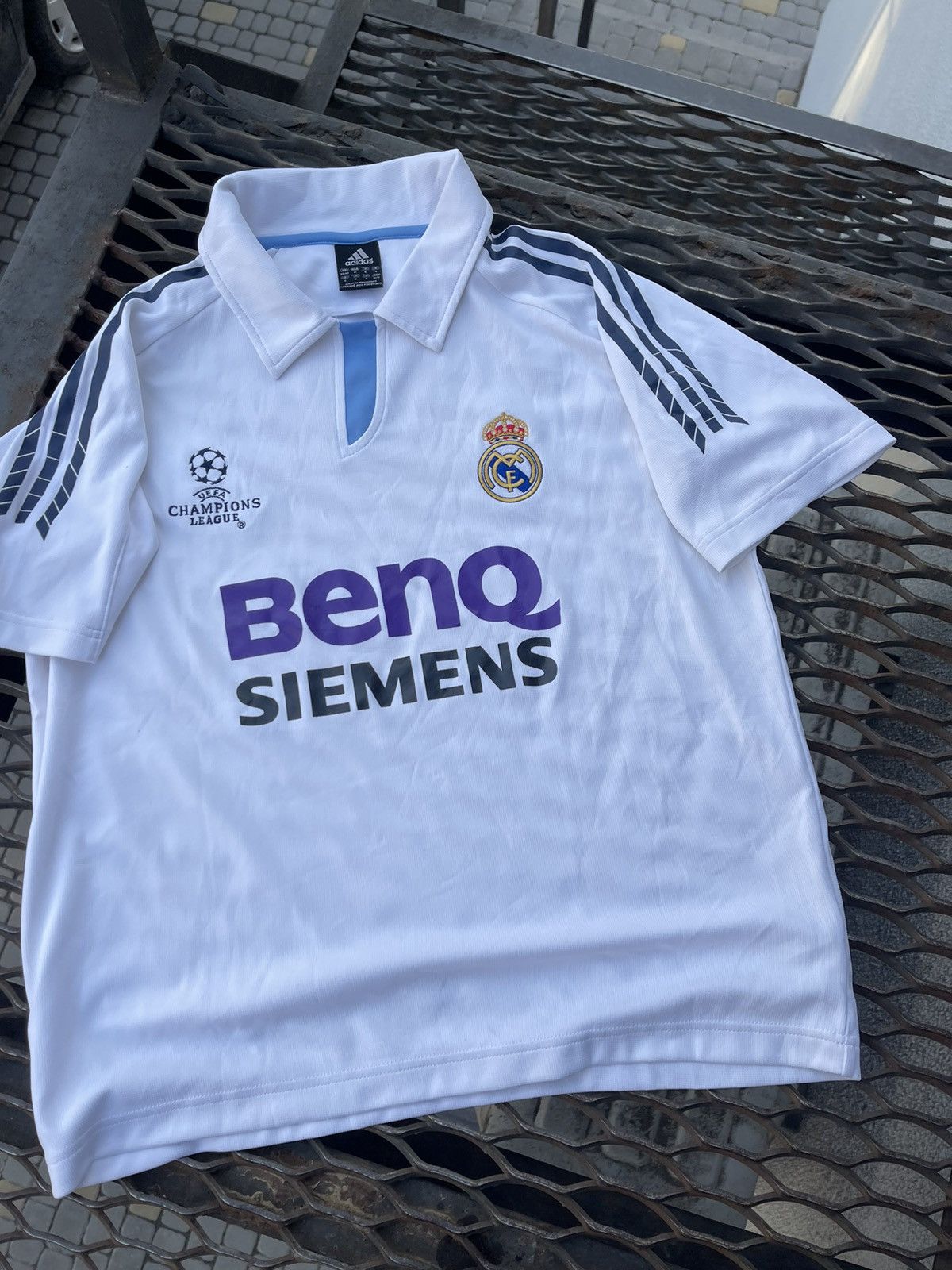 Adidas 2005 Adidas Real Madrid vintage soccer jersey galacticas Size US M / EU 48-50 / 2 - 3 Thumbnail