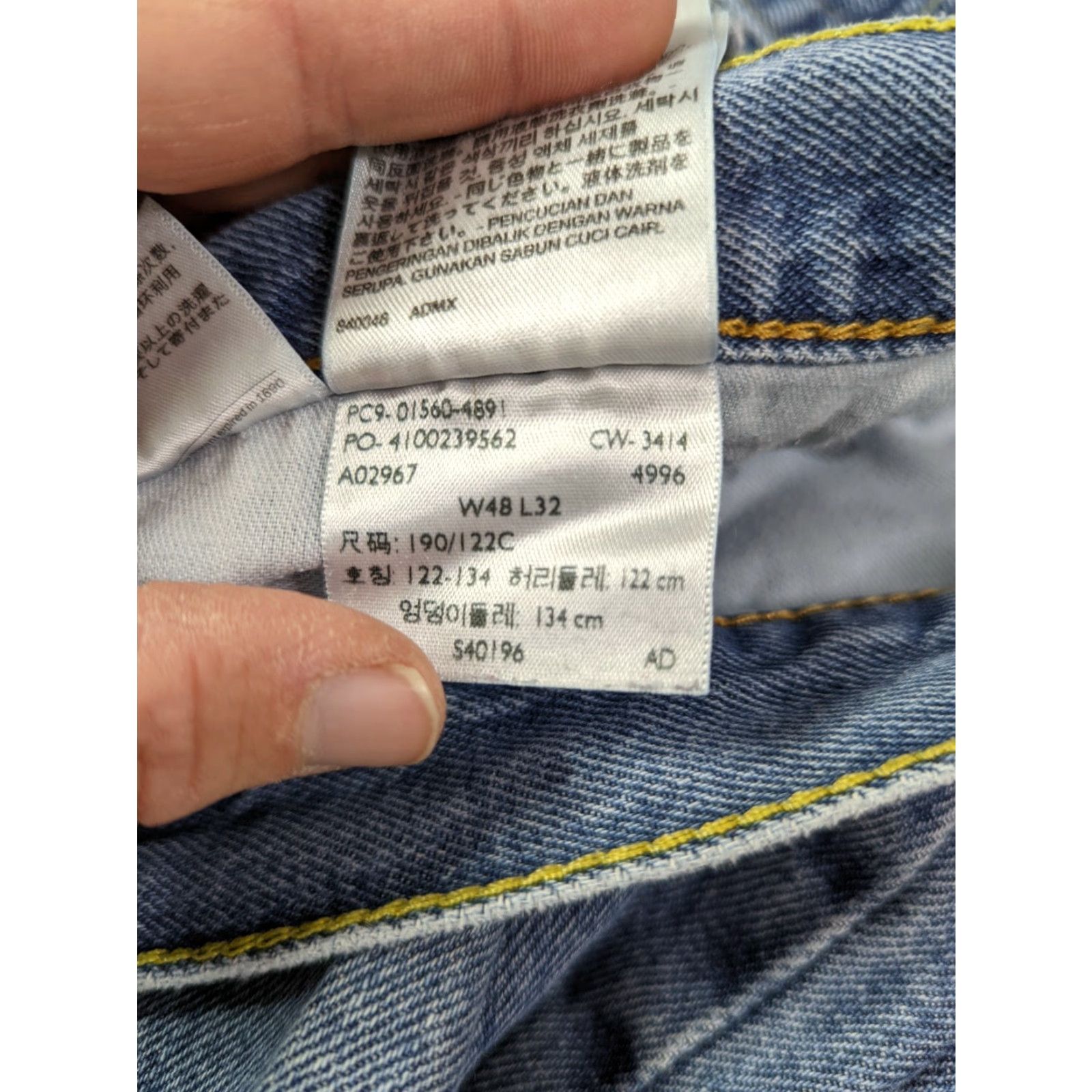 Levi's VINTAGE Levi's 560 Men’s Jeans Blue Denim 46x32 Comfort Fit Red Tab, 5-Pocket, Zip Fly, Regular Rise, Belt Loops, Cotton, Medium Wash, M1M, China Size US 30 / EU 46 - 3 Thumbnail