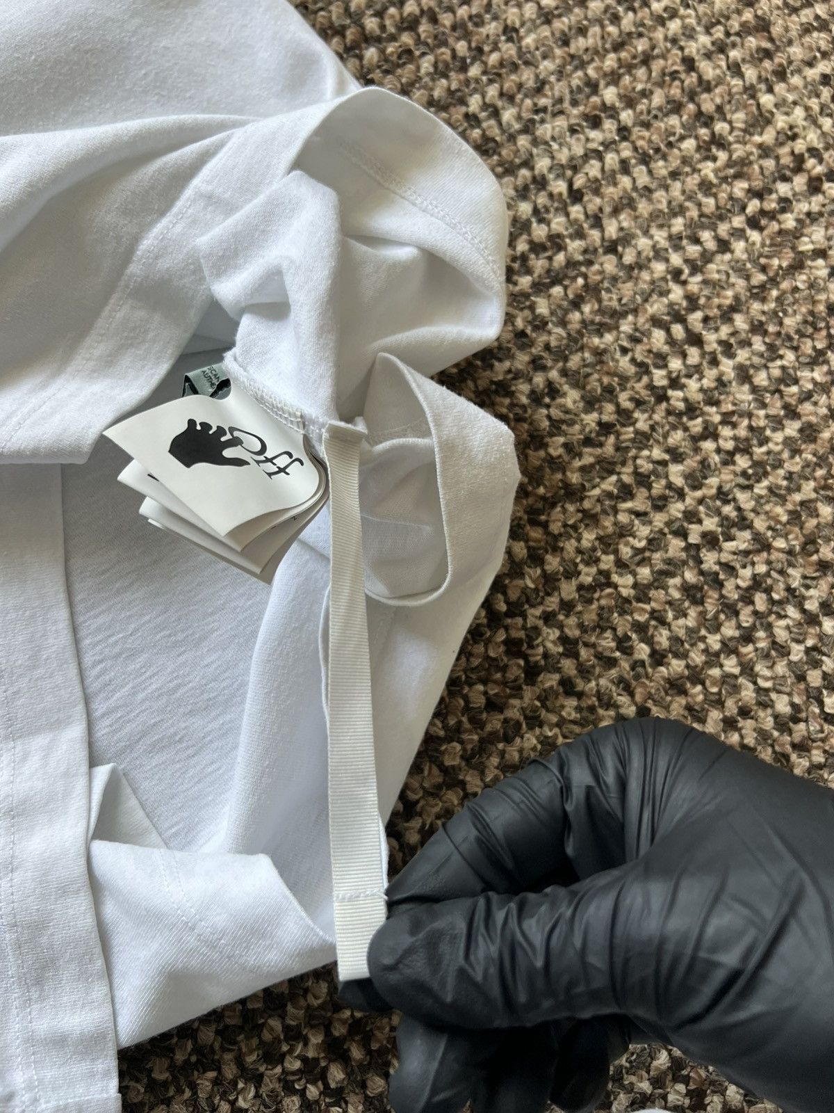 Off-White Off-White Pivot Fish White T Shirt Big Logo M Size Size US M / EU 48-50 / 2 - 15 Thumbnail