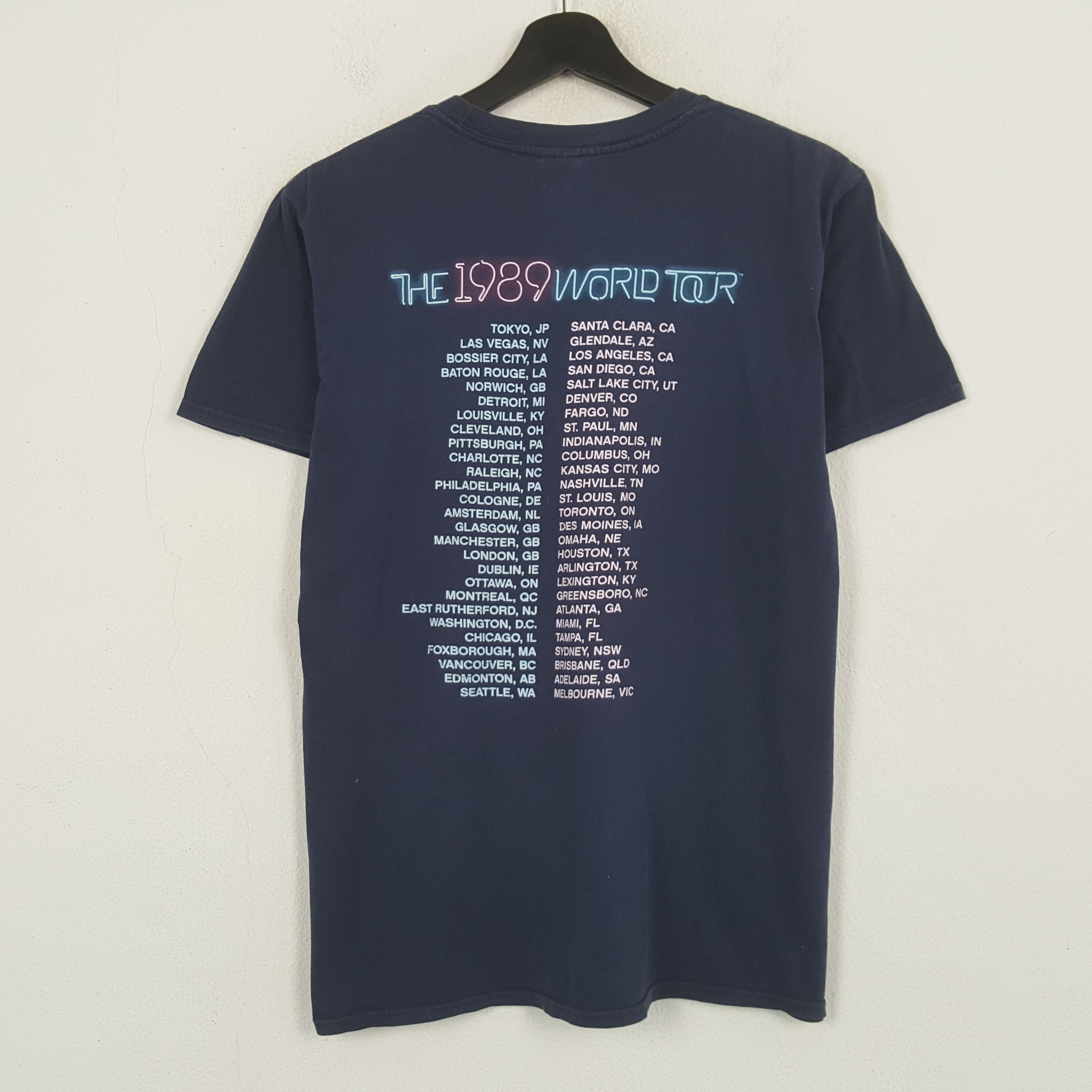 Band Tees Taylor Swift Singer Music Tour Tshirt C301N2 Size US M / EU 48-50 / 2 - 3 Thumbnail