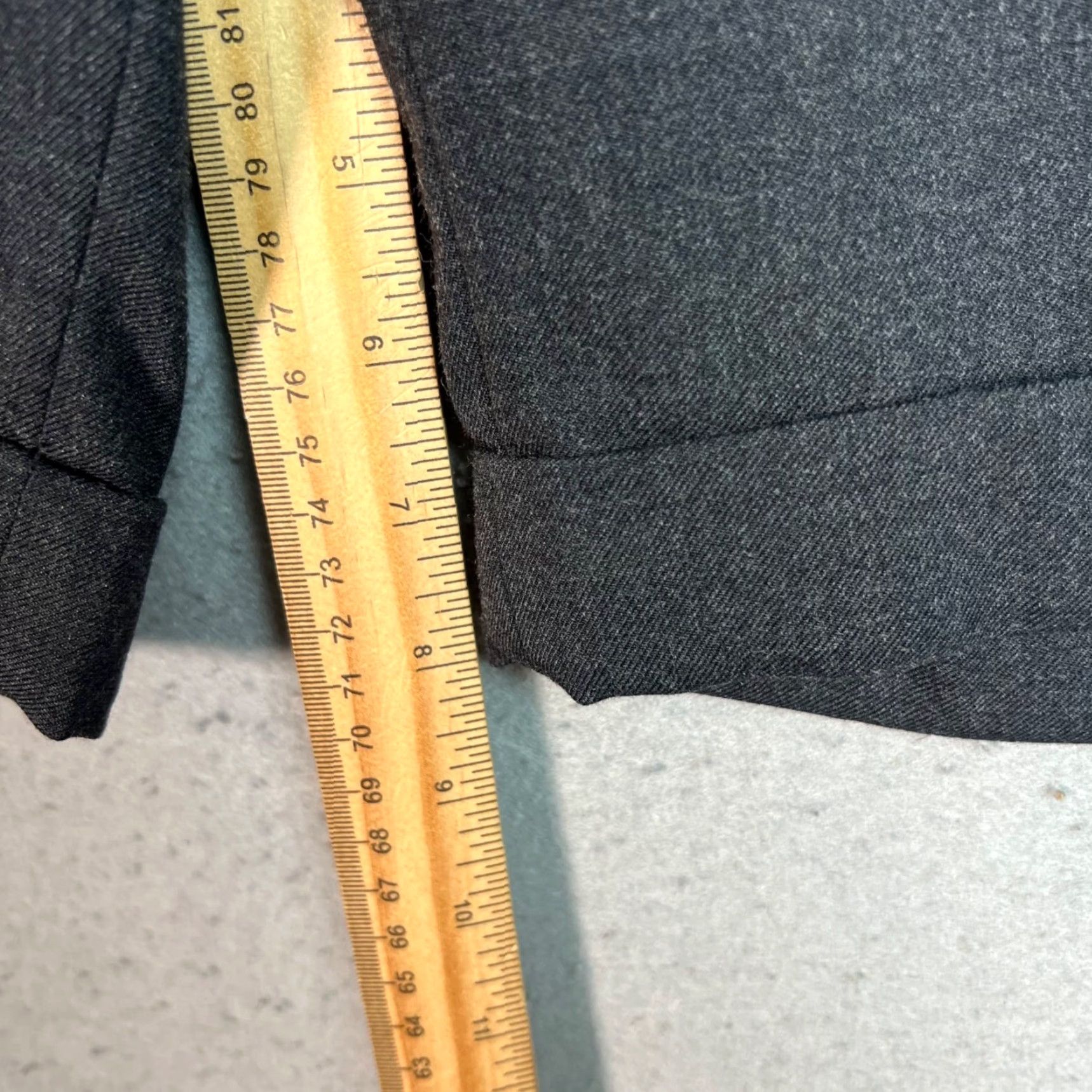Uniqlo Uniqlo Charcoal Gray Womens Dress Shorts Size 4 Flat Front Wool Blend Size 27" / US 4 / IT 40 - 6 Thumbnail