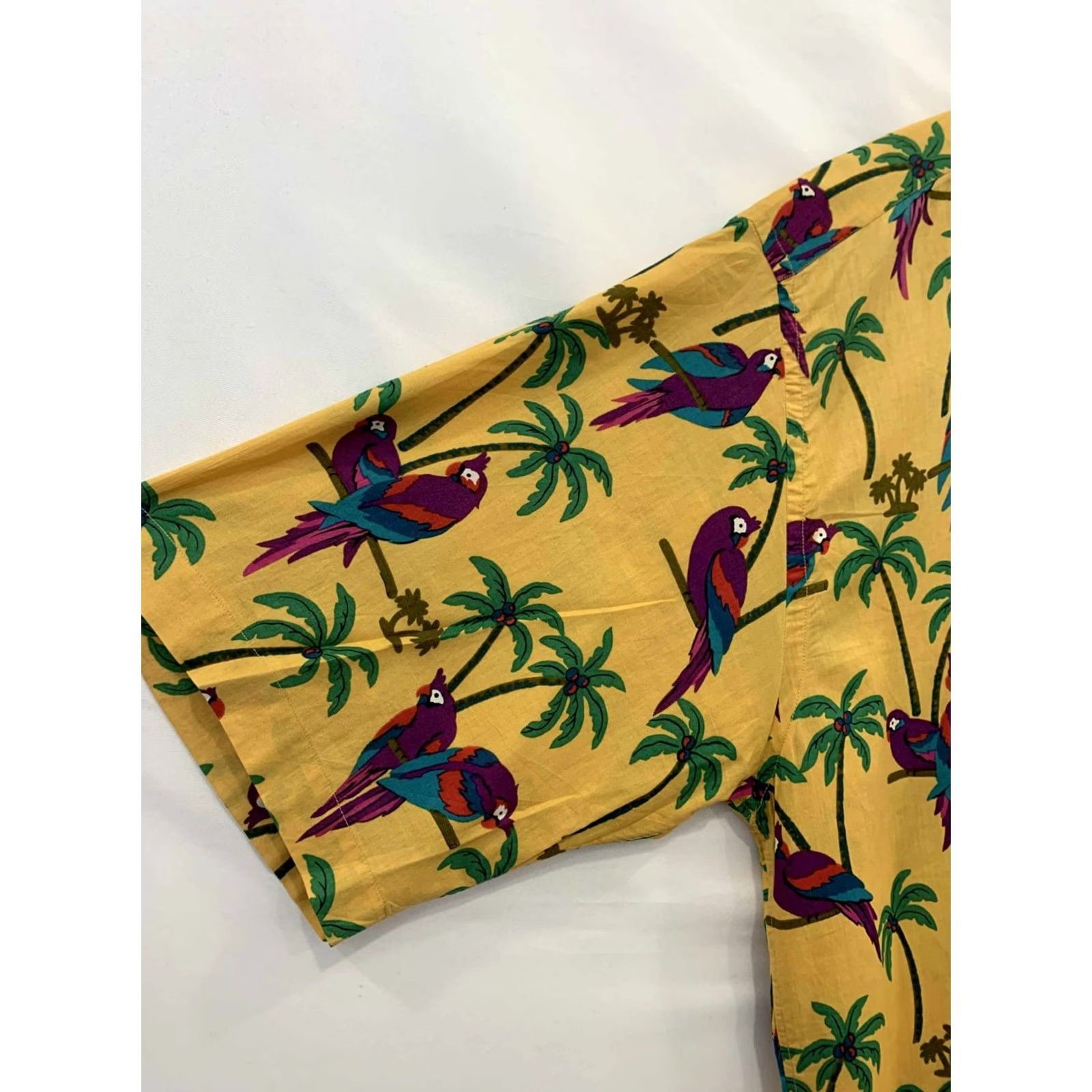 Vintage VINTAGE Gitman Bros Hawaiian Shirt Parrot Palm Tree Print Short Sleeve Sz L Mens Yellow Print 90s Theme Size US L / EU 52-54 / 3 - 6 Thumbnail