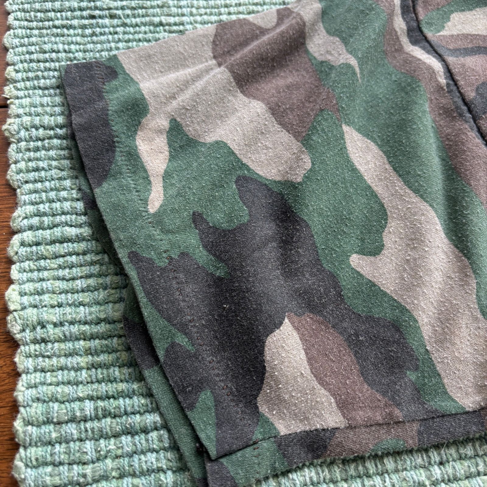 Vintage Vintage 1980s Single Stitched Camo Pocket Tee Sz XL Size US XL / EU 56 / 4 - 4 Thumbnail
