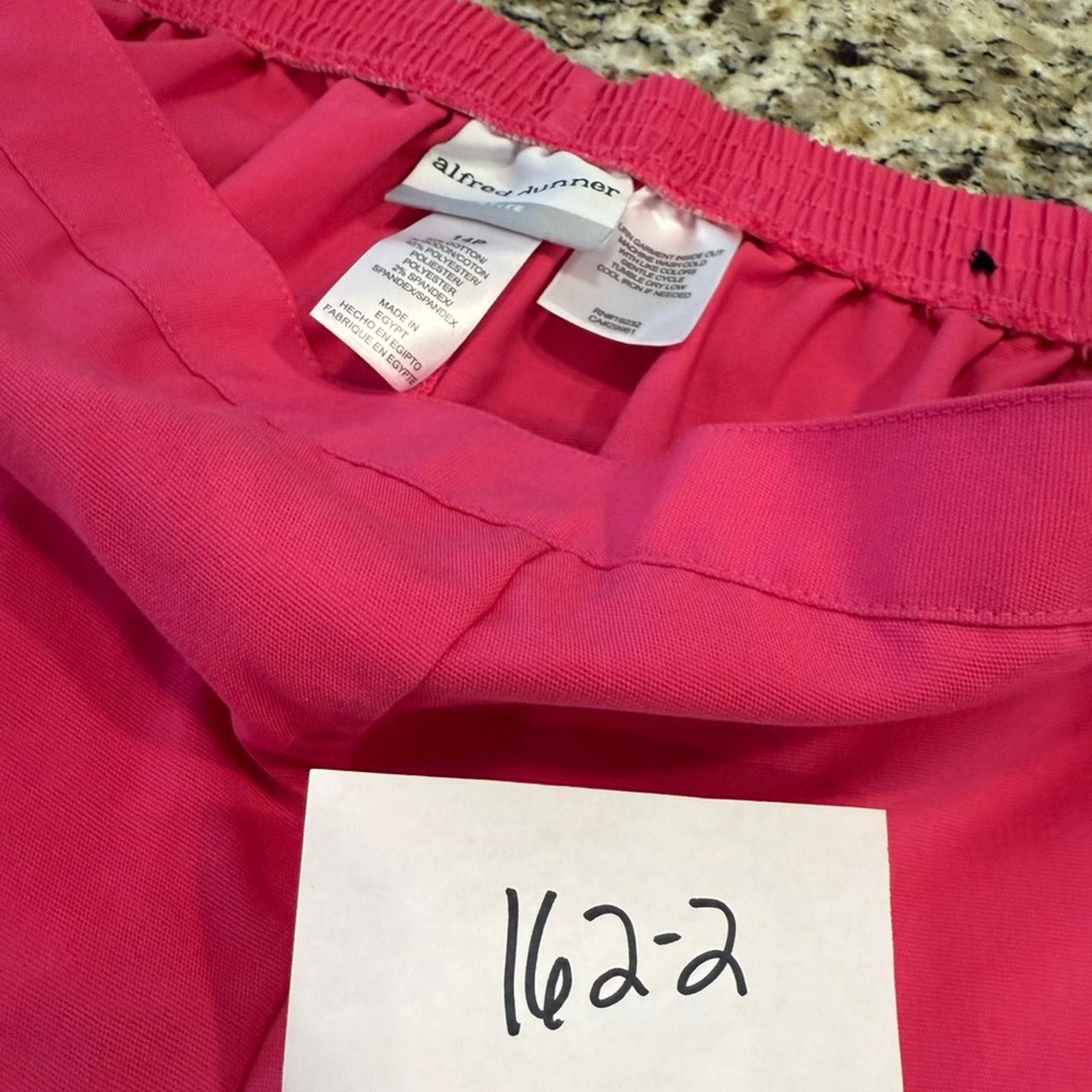 Other Alfred Dunner Petite crop pants pink elastic waist SZ 14P Size 36" / US 14 / IT 50 - 9 Thumbnail