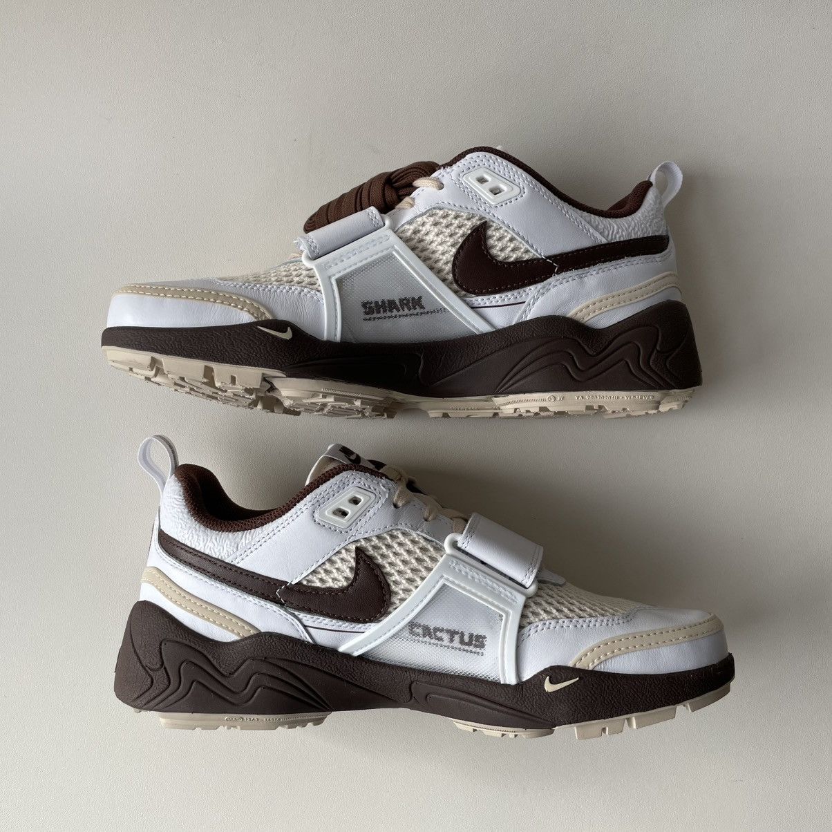 Nike × Travis Scott Nike Zoom Field Jaxx 'Travis Scott Light Chocolate' Size US 9 / EU 42 - 2 Thumbnail