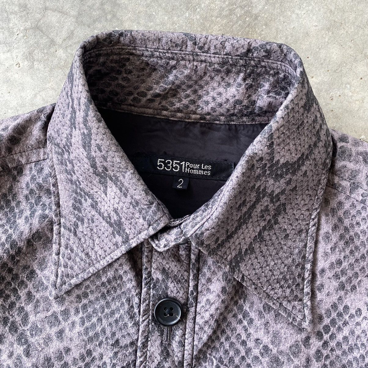 5351 POUR LES HOMMES × Japanese Brand 5351 Pour Les Hommes Snakeskin Printed Button Shirt Size US S / EU 44-46 / 1 - 6 Thumbnail