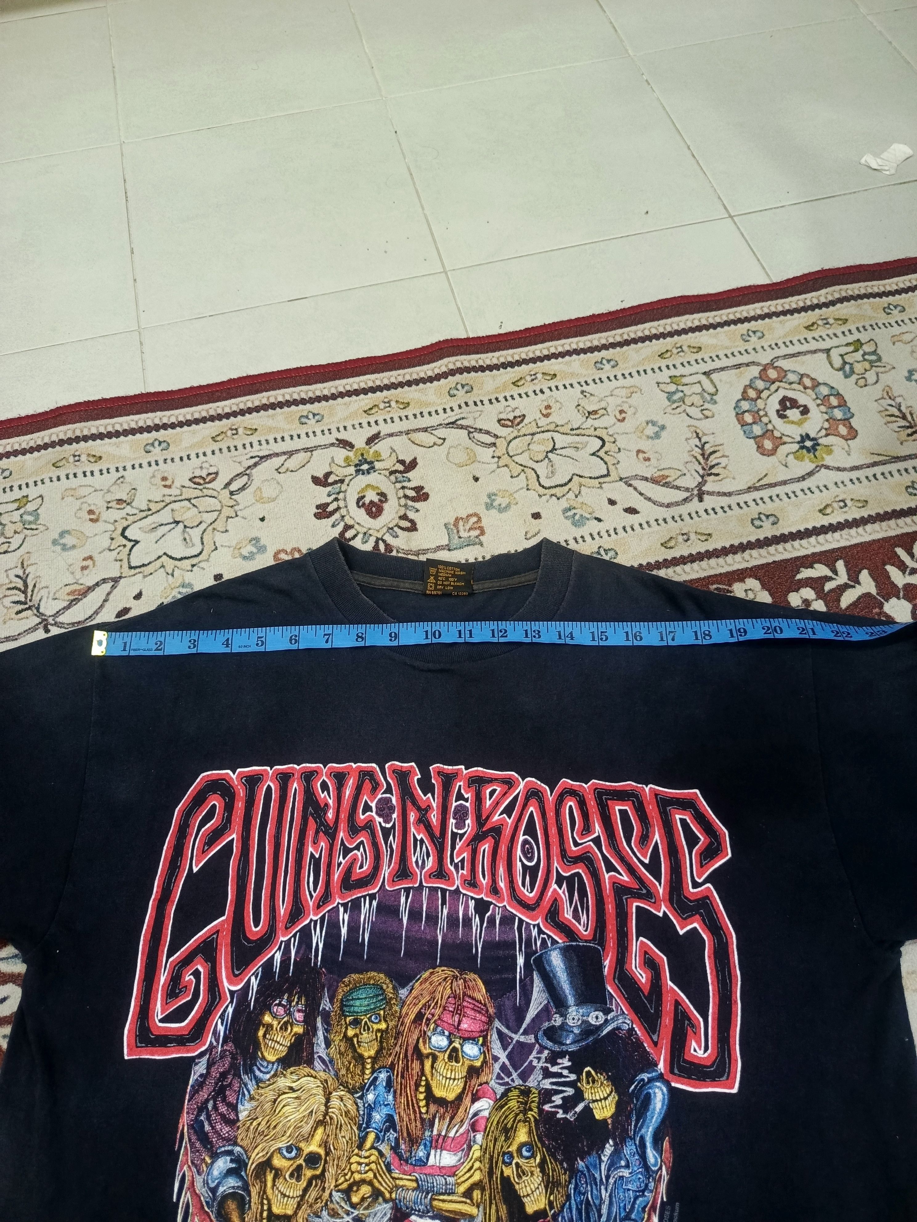 Vintage Vintage ‘92 Guns N’ Roses Tour Tee Size US L / EU 52-54 / 3 - 8 Thumbnail
