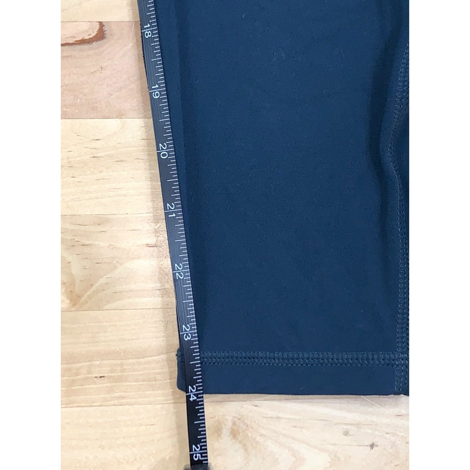 Athleta Athleta Green Capri Leggings Criss Cross Side M Activewear Women M Capris Leggings Cross Activewear Womens M Green Athleta Size 32" / US 10 / IT 46 - 7 Thumbnail