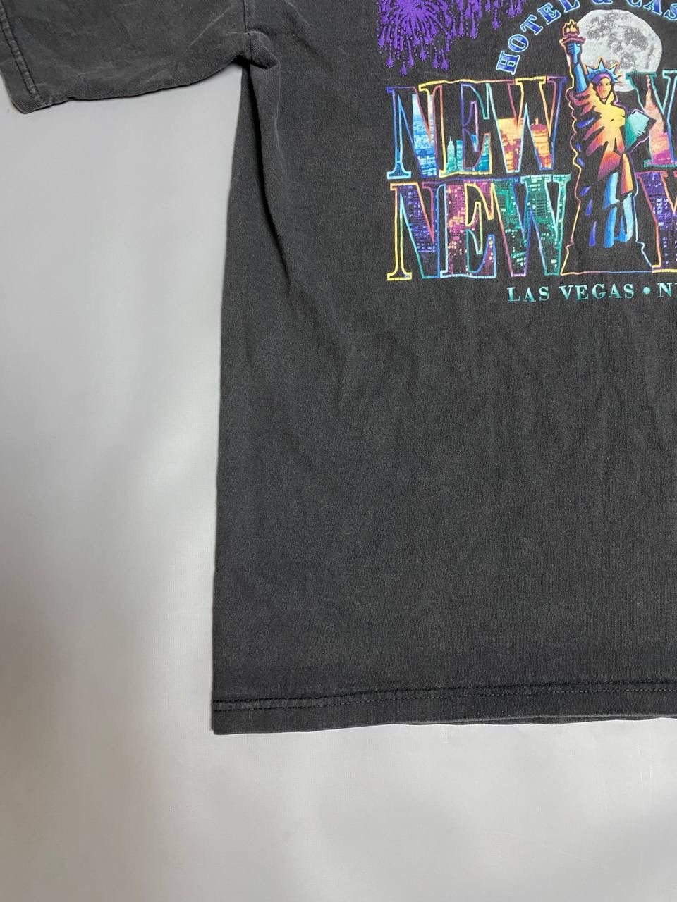 Vintage 90s New York New York Hotel & Casino Las Vegas T-Shirt sz XL Size US XL / EU 56 / 4 - 13 Thumbnail