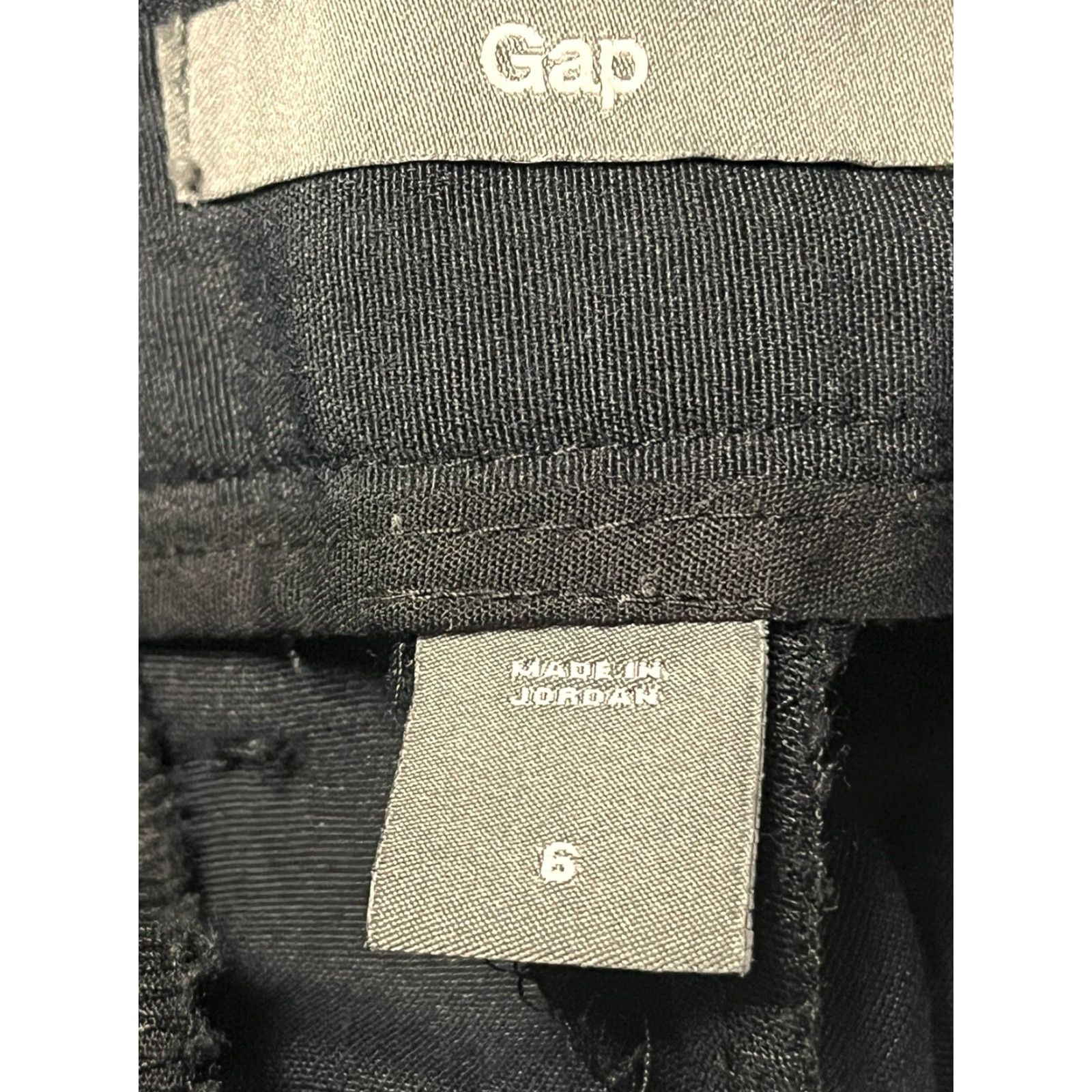 Gap Gap Black Shorts Women’s 6 VGUC Cuffed Mom Shorts Womens Size 6 Black Size 28" / US 6 / IT 42 - 4 Thumbnail